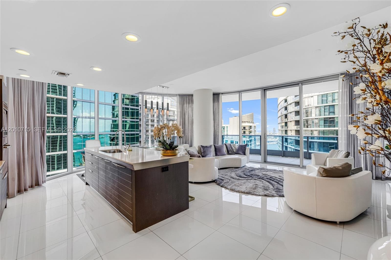 200 Biscayne Boulevard Way # 4401, Miami FL 33131 — 1