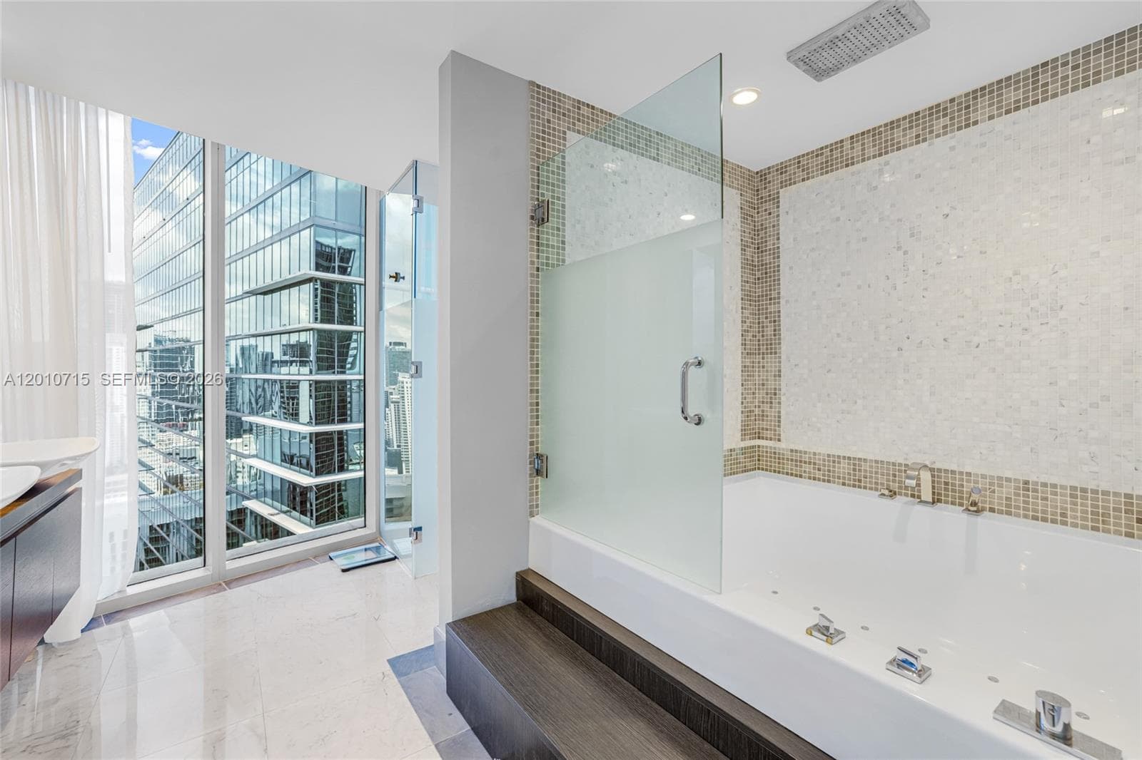 200 Biscayne Boulevard Way # 4401, Miami FL 33131 — 18