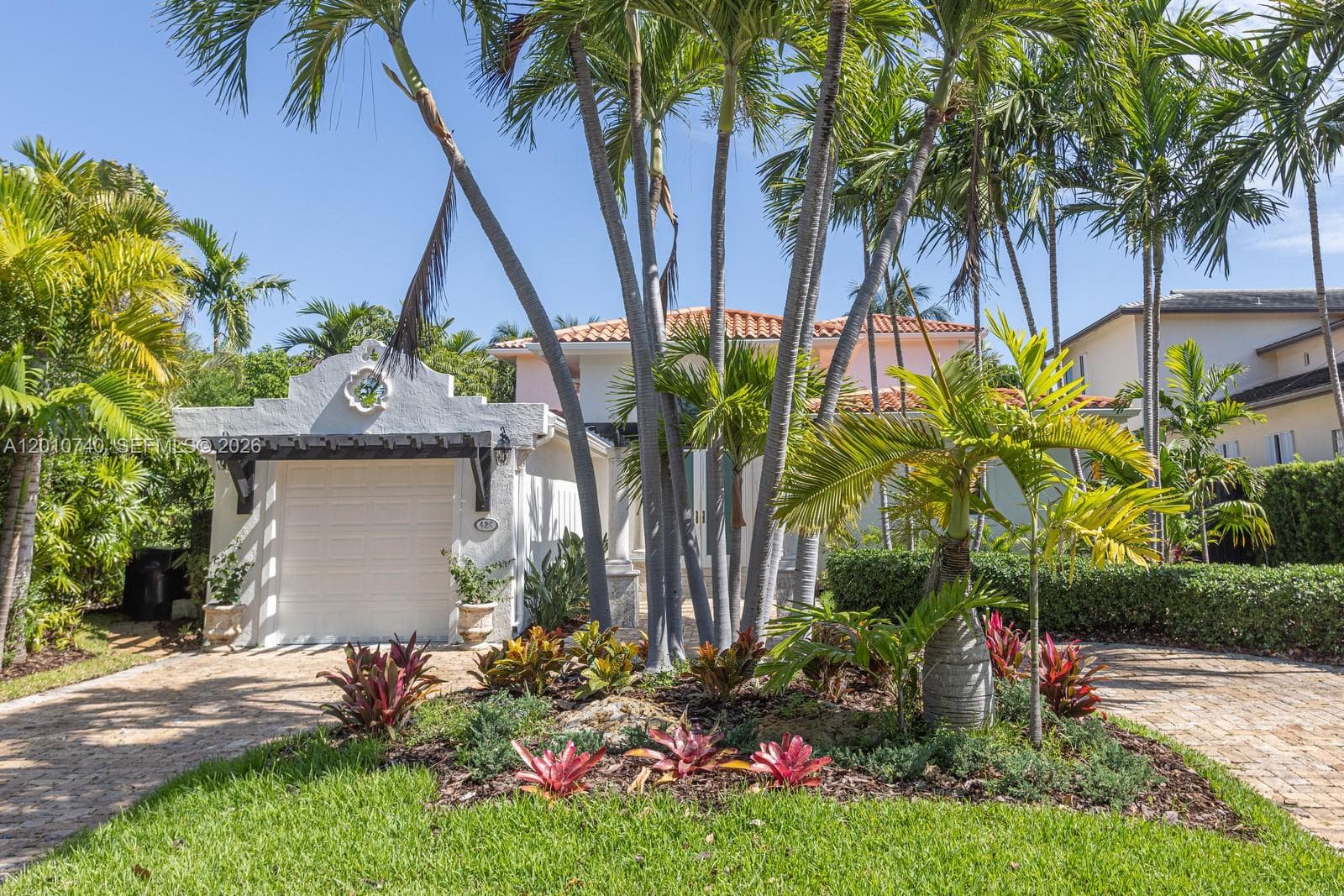 425 N Shore Dr, Miami Beach FL 33141 — 41
