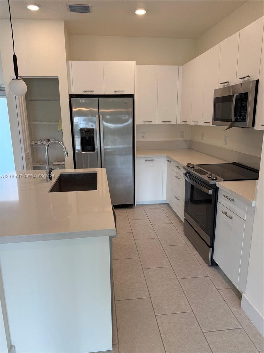 8167 NW 41st St # 308, Doral FL 33166 — 19