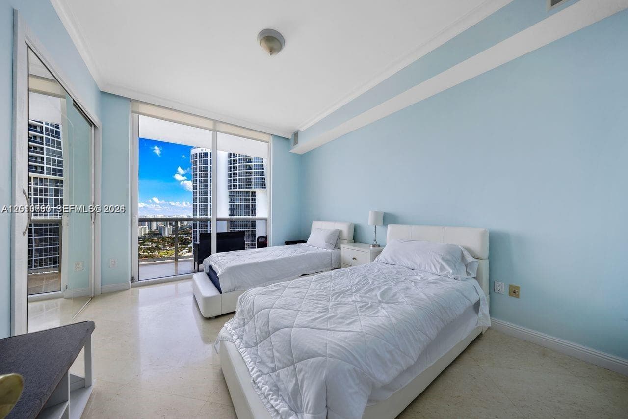 18101 Collins Ave # 4702, Sunny Isles Beach FL 33160 — 23