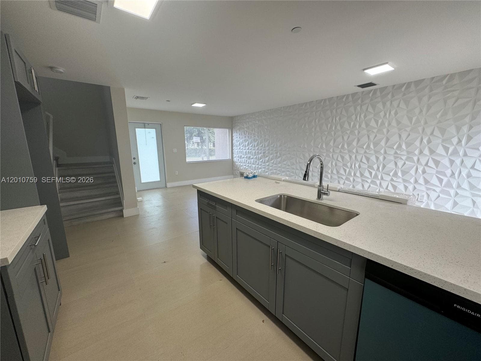 205 NW 159th St, Miami FL 33169 — 4
