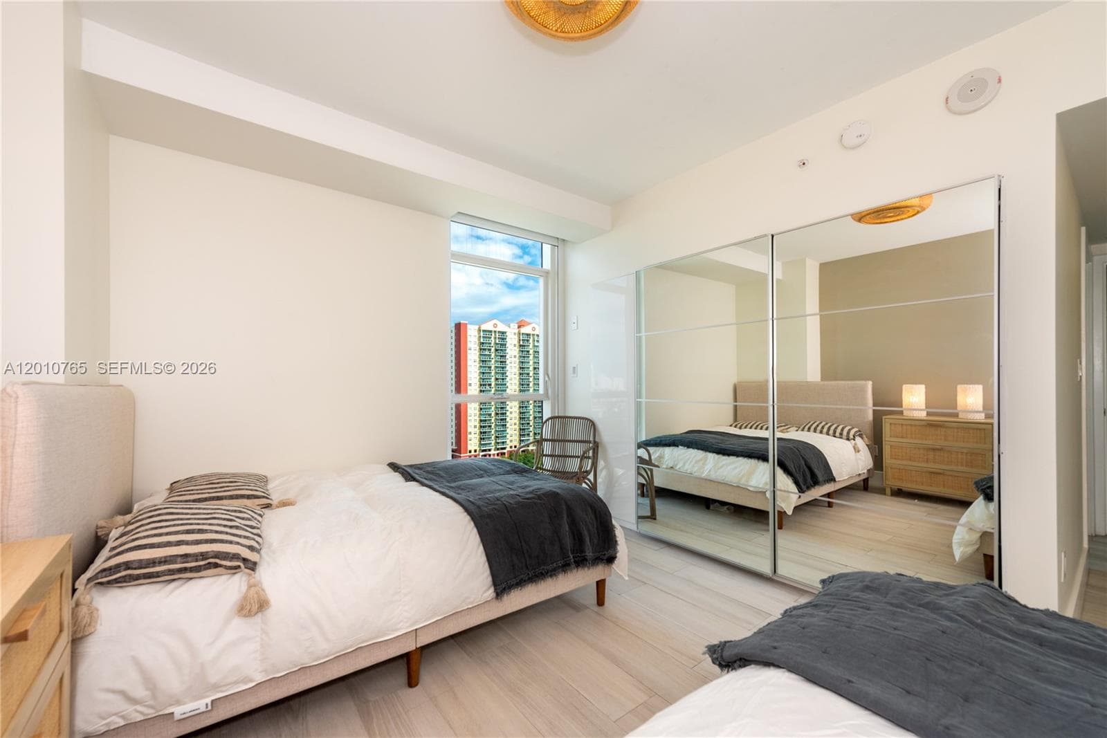 400 Sunny Isles Blvd # 1518, Sunny Isles Beach FL 33160 — 24