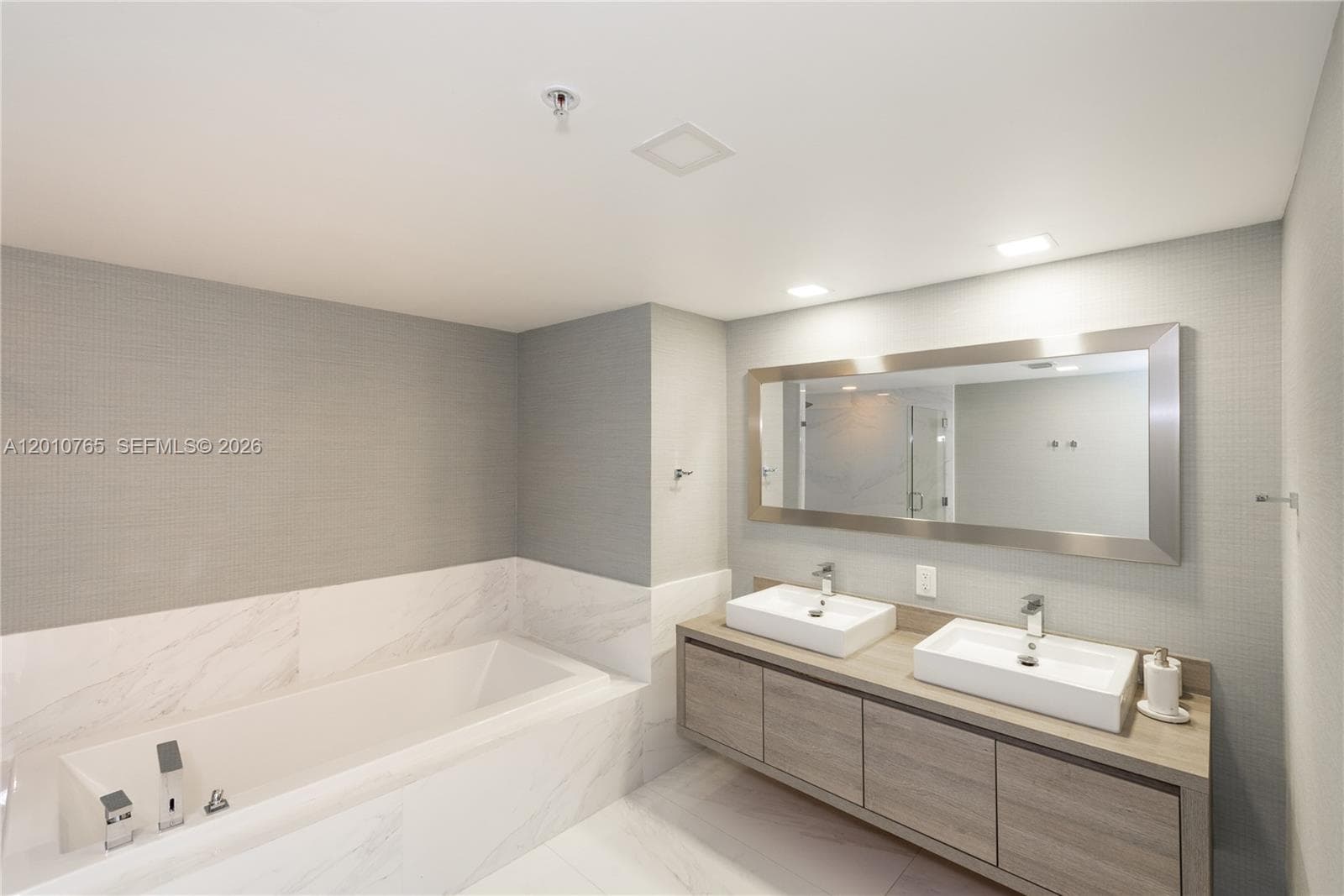 400 Sunny Isles Blvd # 1518, Sunny Isles Beach FL 33160 — 18