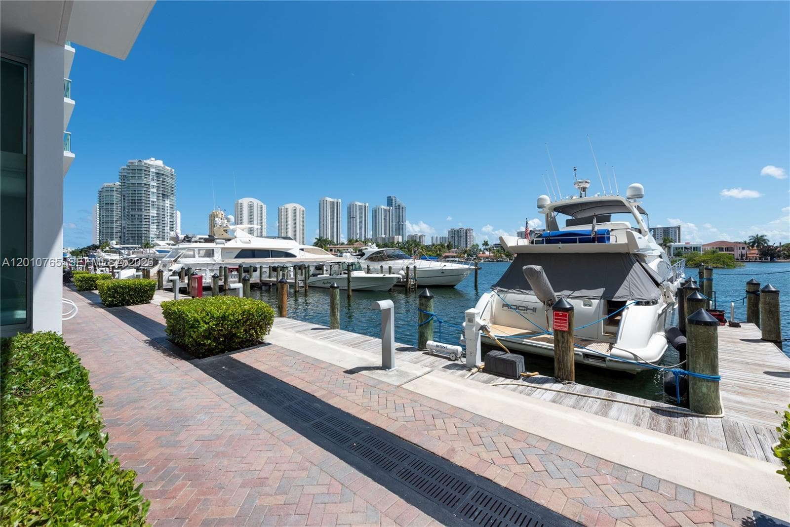 400 Sunny Isles Blvd # 1518, Sunny Isles Beach FL 33160 — 25