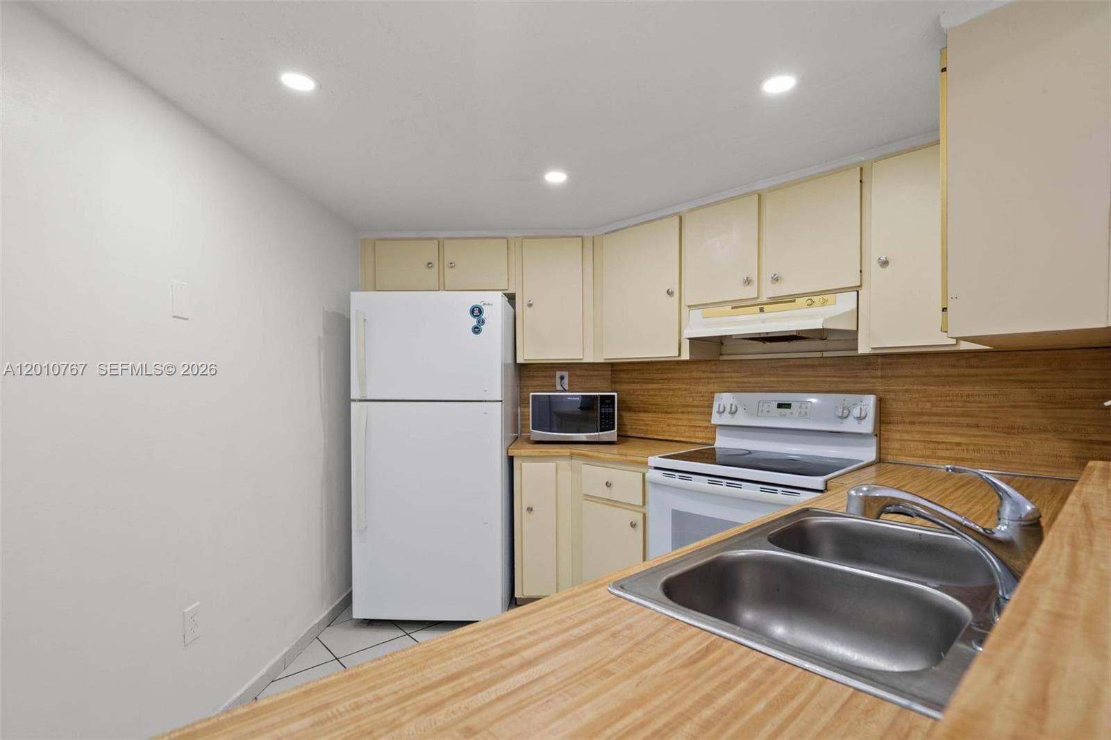 9431 Fontainebleau Blvd # 112, Miami FL 33172 — 27