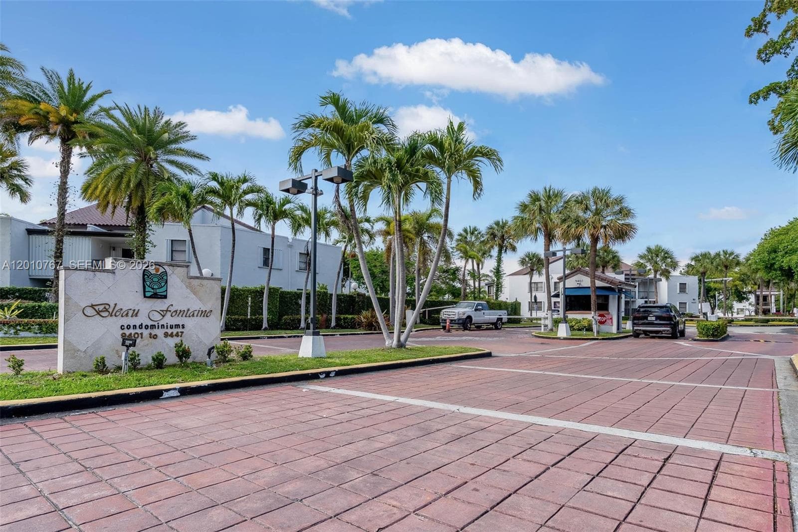 9431 Fontainebleau Blvd # 112, Miami FL 33172 — 2