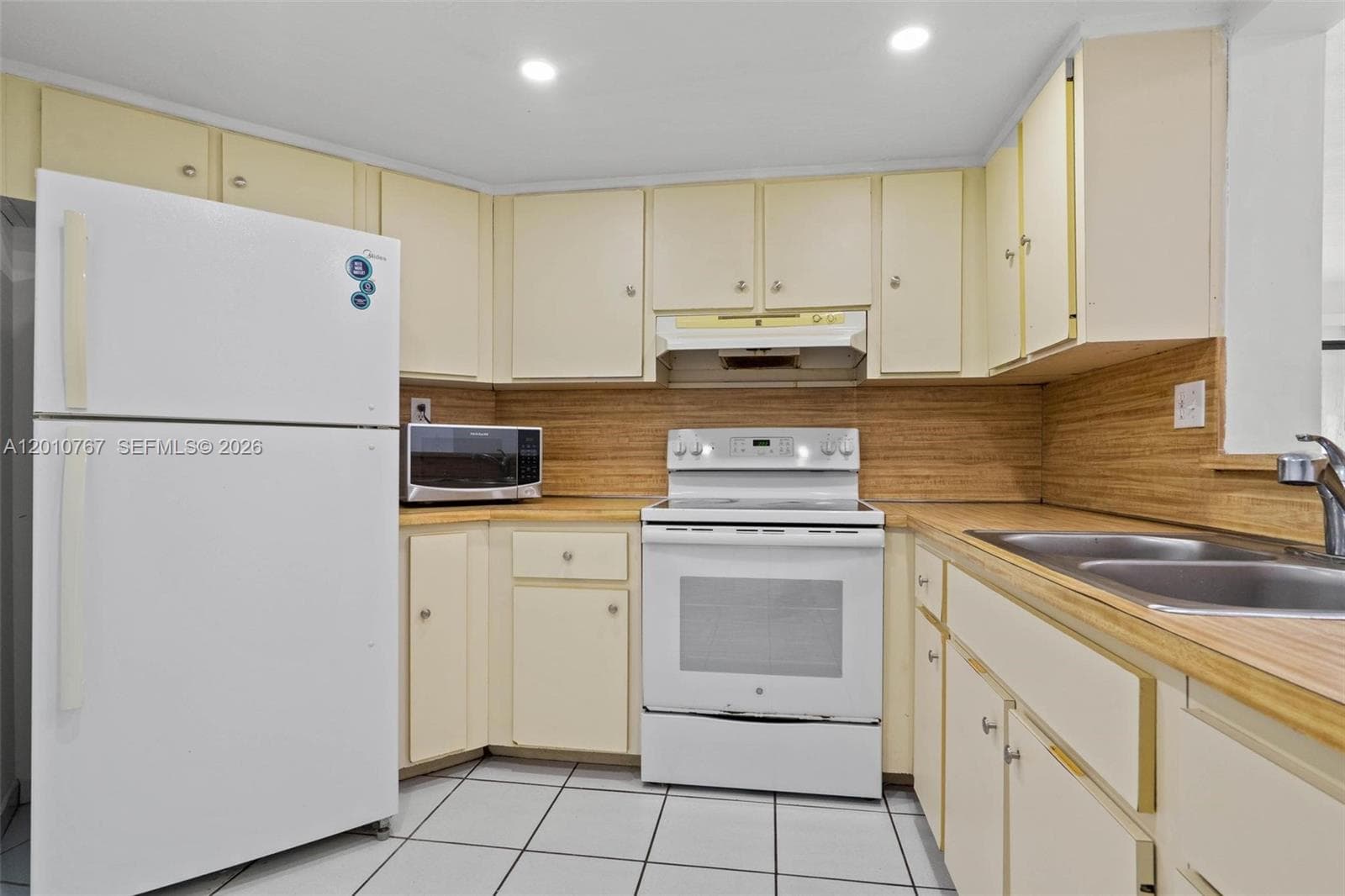 9431 Fontainebleau Blvd # 112, Miami FL 33172 — 6