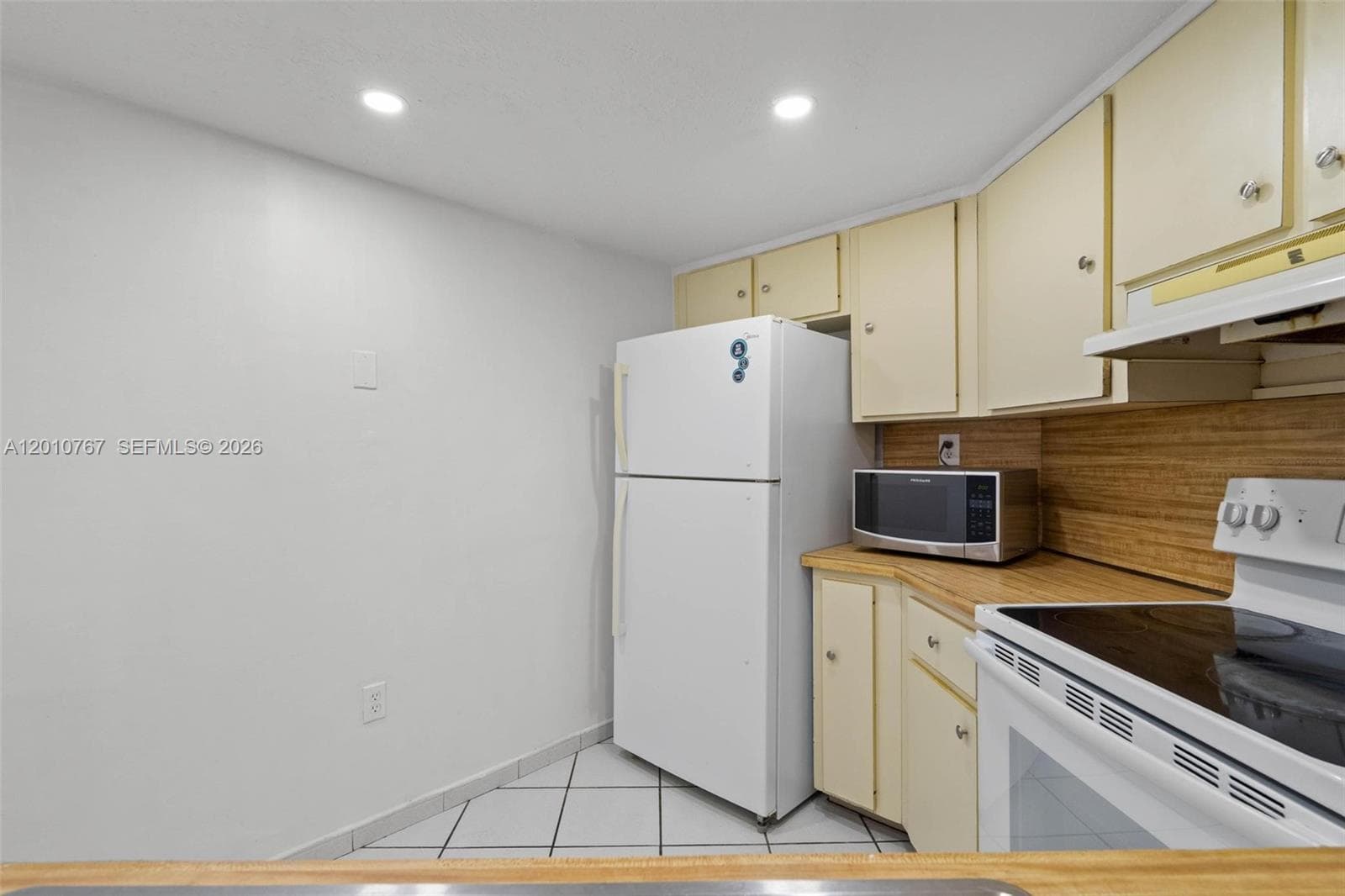 9431 Fontainebleau Blvd # 112, Miami FL 33172 — 26