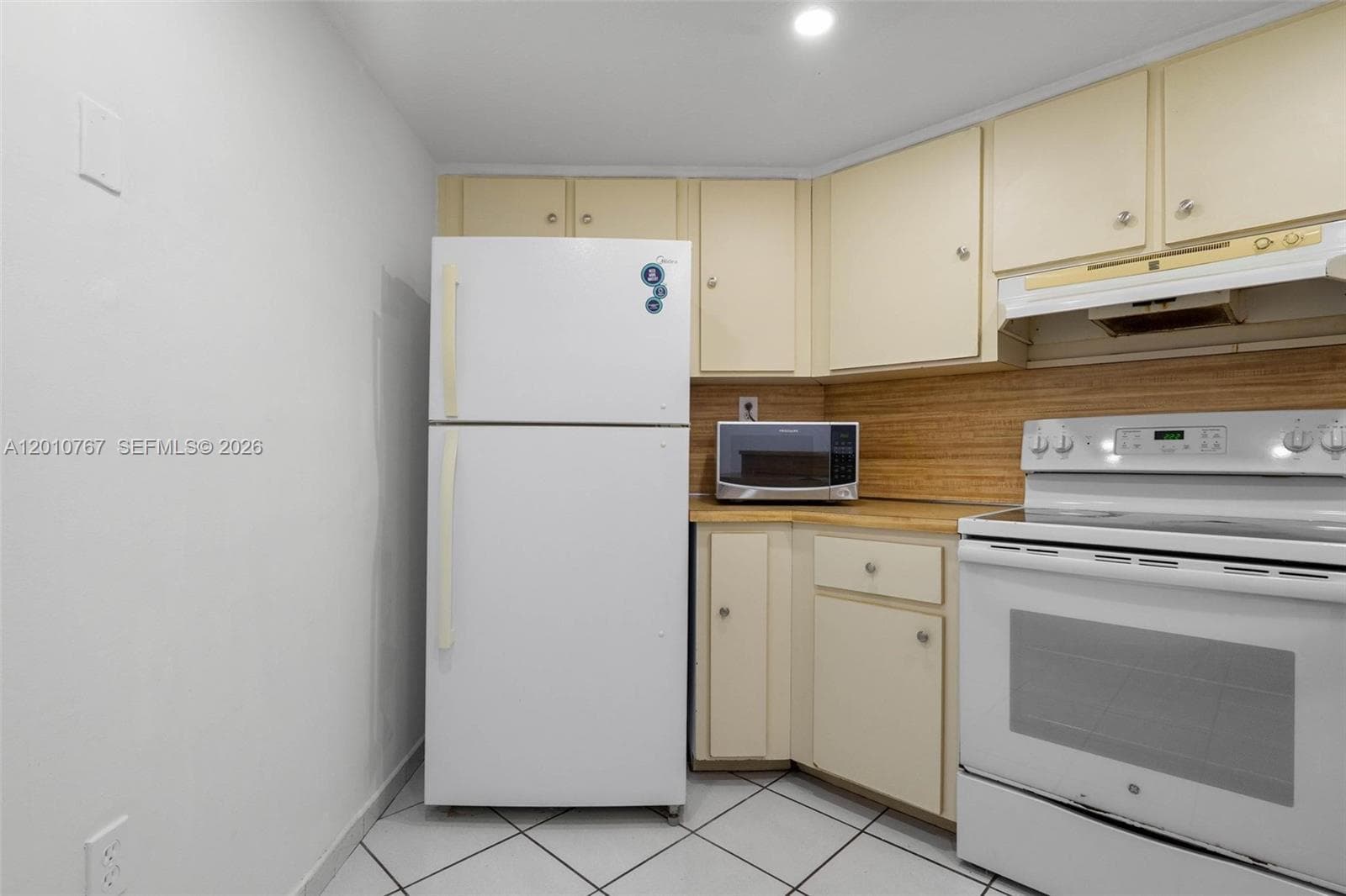 9431 Fontainebleau Blvd # 112, Miami FL 33172 — 24