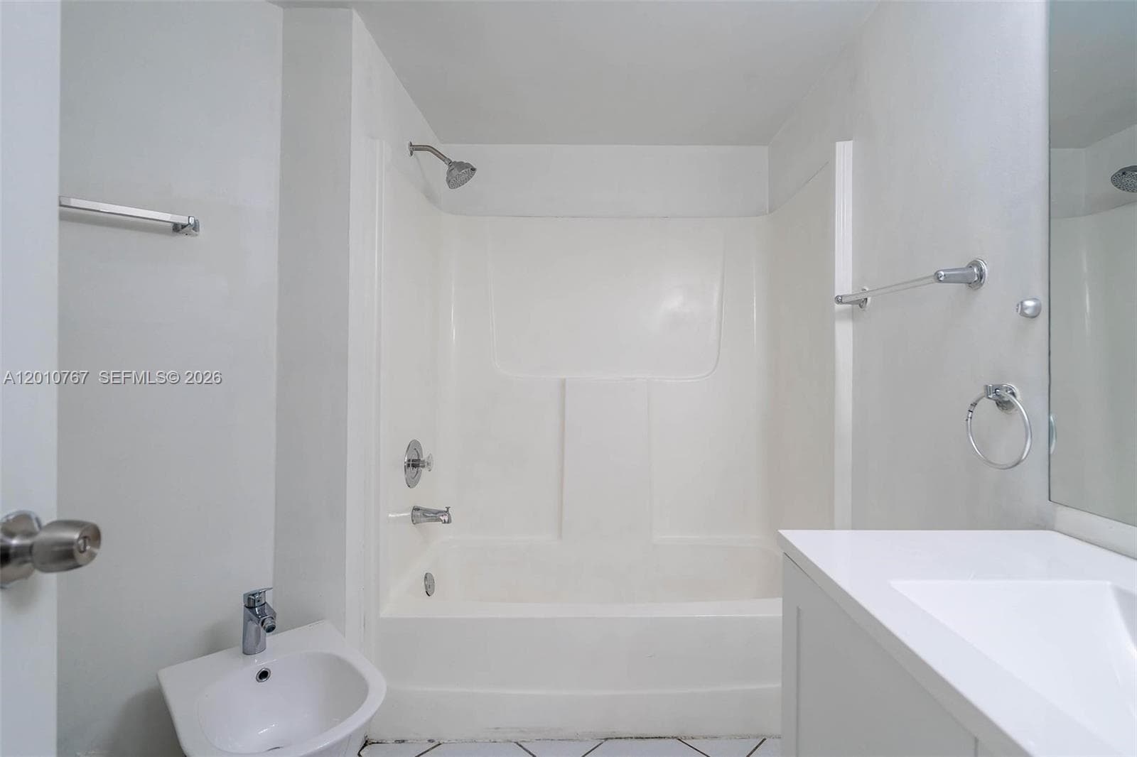 9431 Fontainebleau Blvd # 112, Miami FL 33172 — 10