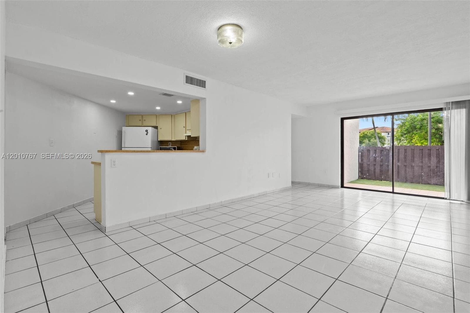 9431 Fontainebleau Blvd # 112, Miami FL 33172 — 4