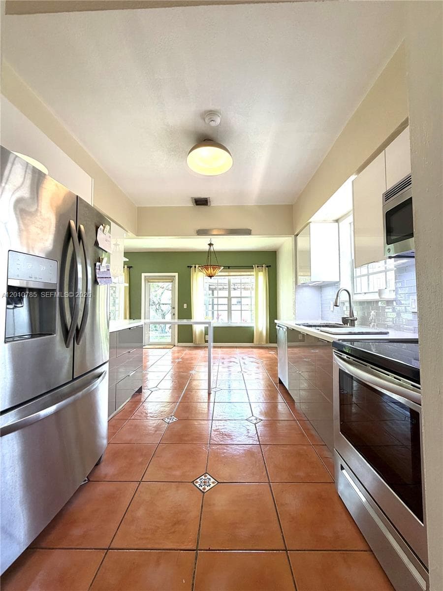 1840 SW 29th Ave # 1840, Miami FL 33145 — 16