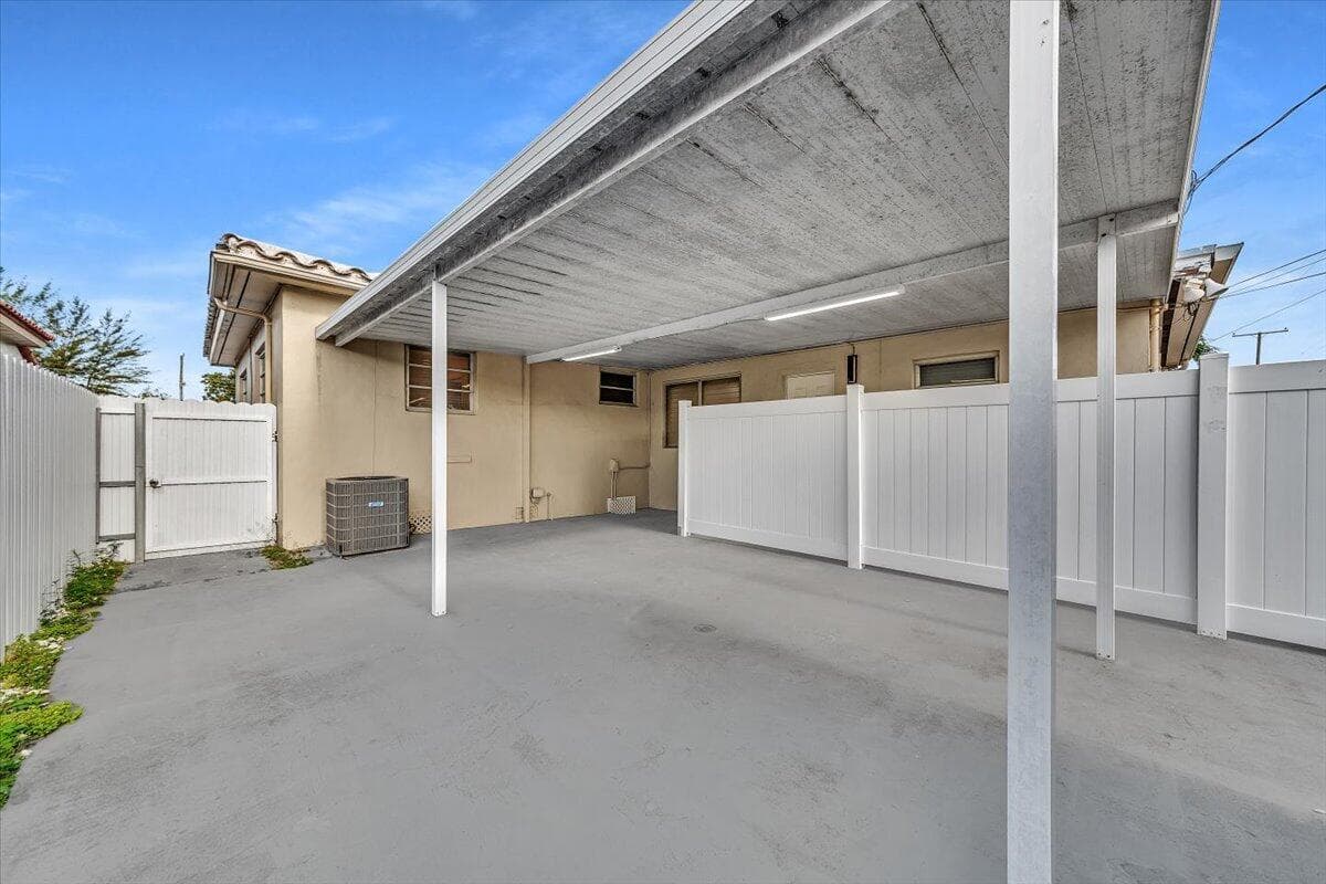 4719 E 8th Court, Hialeah FL 33013 — 27