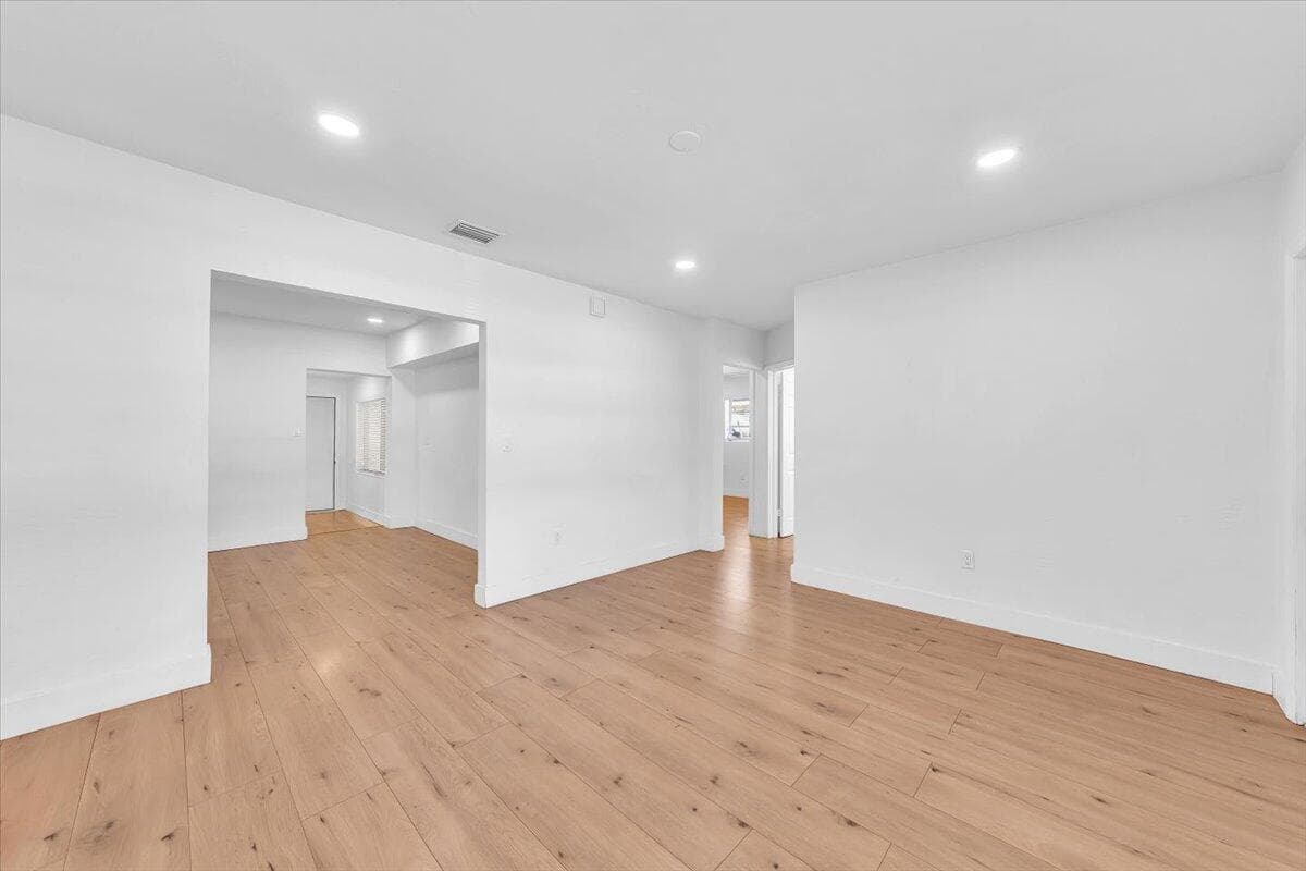 4719 E 8th Court, Hialeah FL 33013 — 6