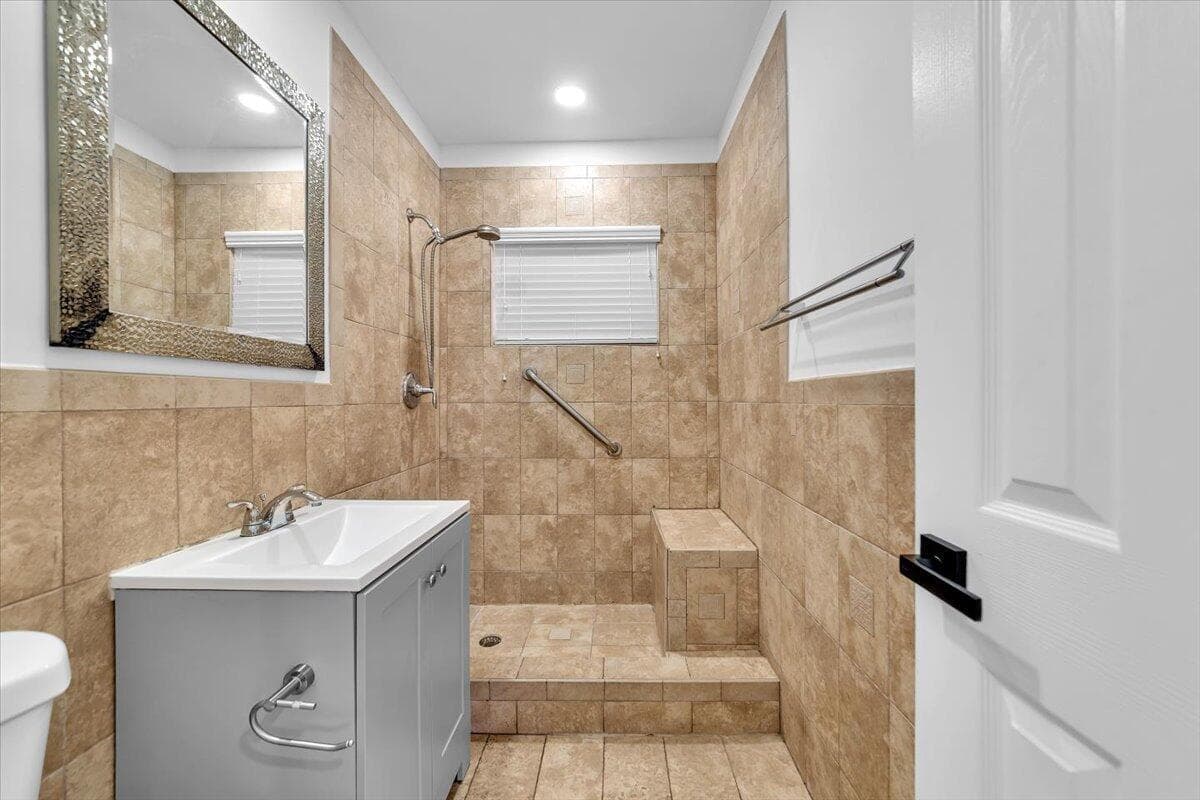 4719 E 8th Court, Hialeah FL 33013 — 22
