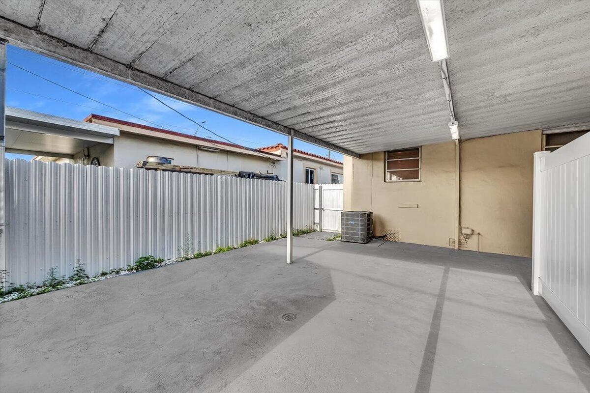4719 E 8th Court, Hialeah FL 33013 — 28