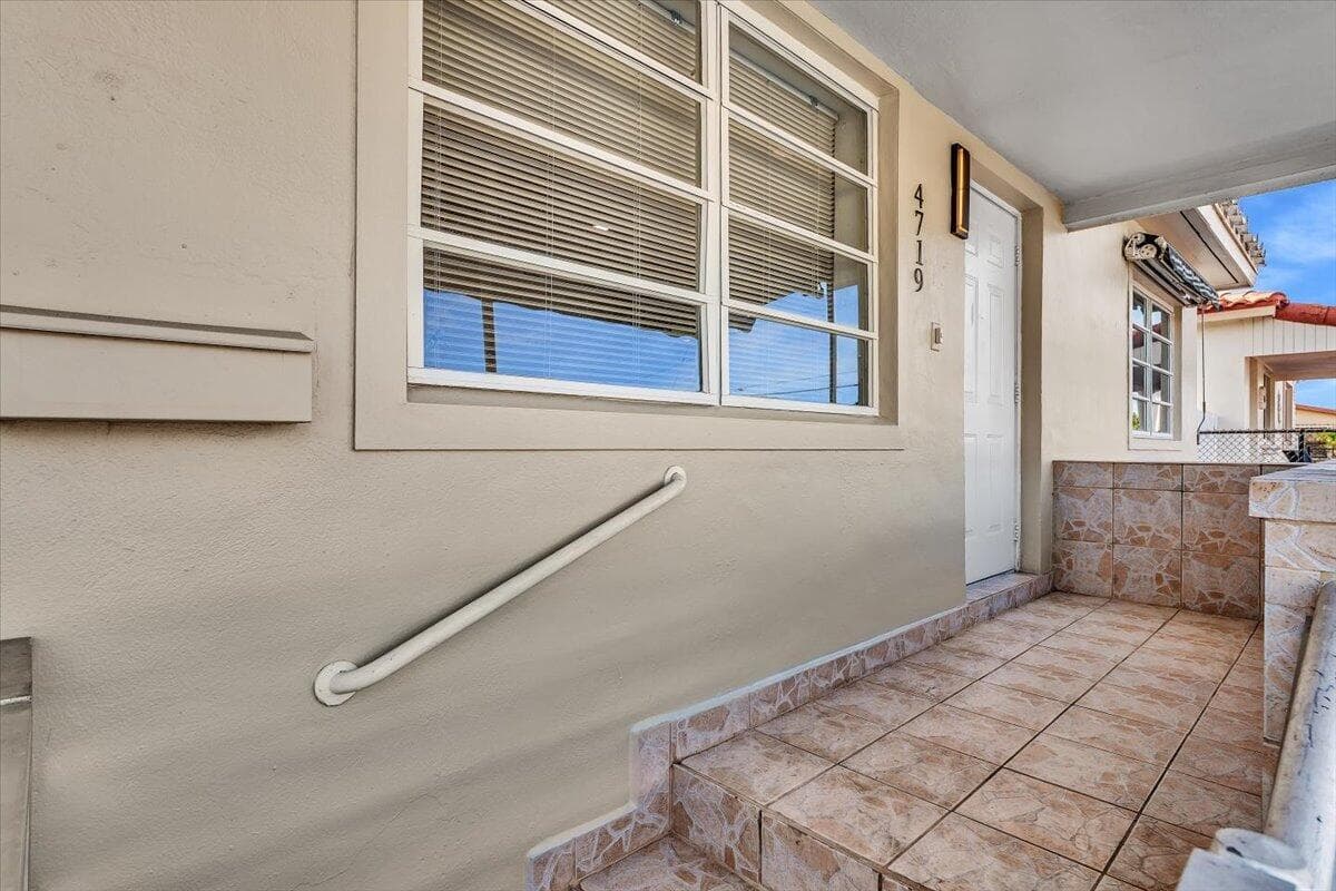 4719 E 8th Court, Hialeah FL 33013 — 29