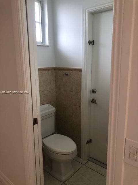 9910 SW 23rd St, Miami FL 33165 — 32