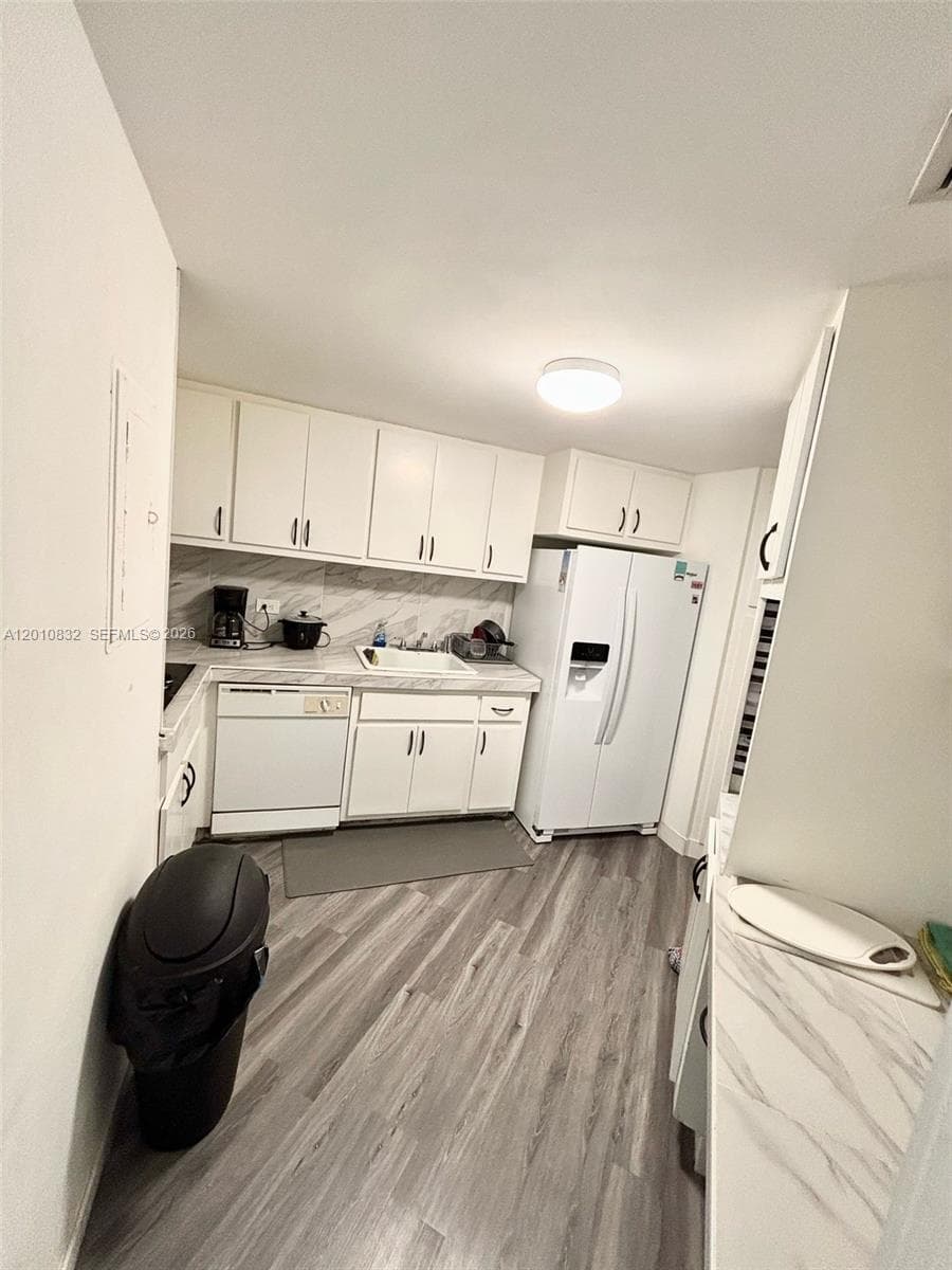 905 Brickell Bay Dr # 1824, Miami FL 33131 — 2