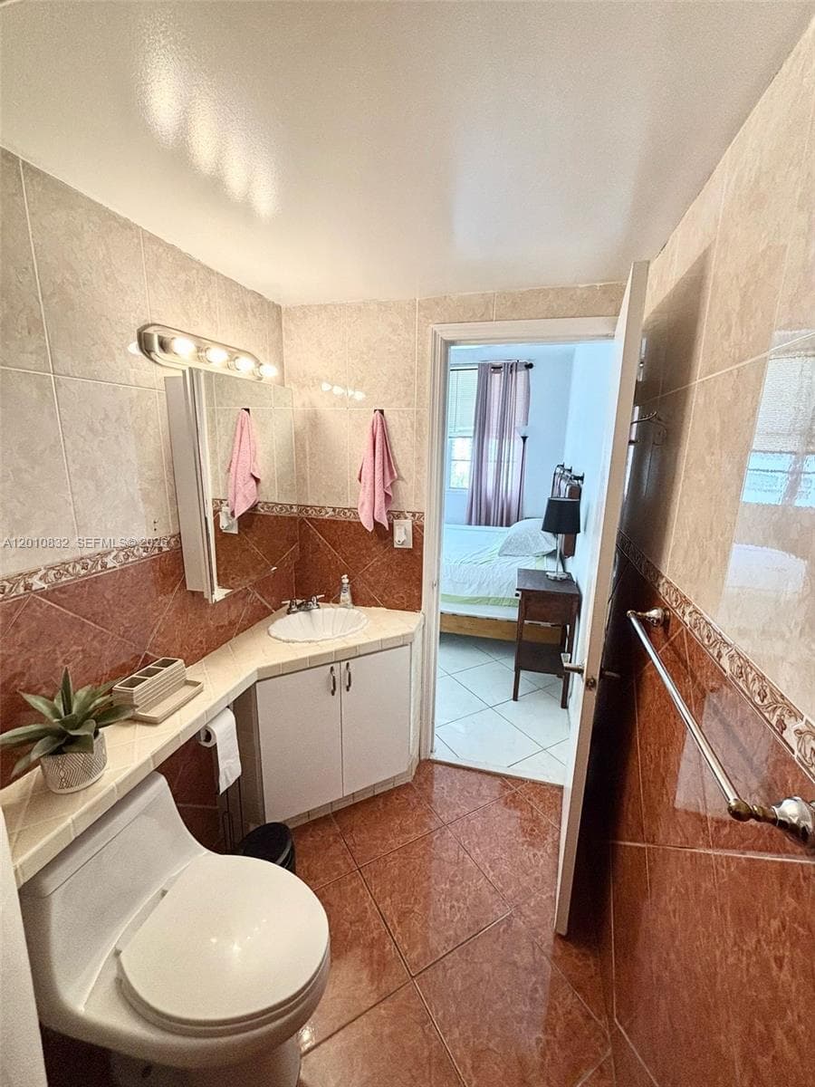 905 Brickell Bay Dr # 1824, Miami FL 33131 — 17