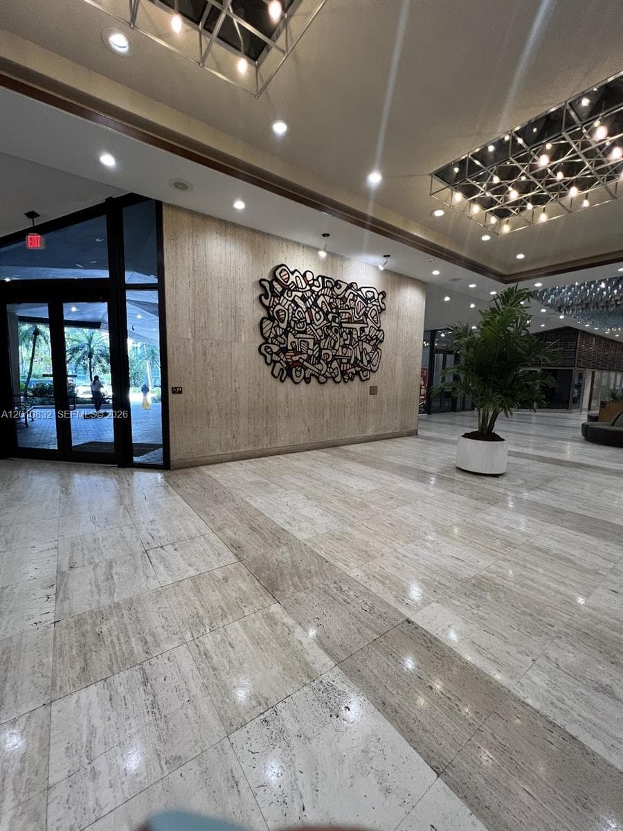 905 Brickell Bay Dr # 1824, Miami FL 33131 — 24