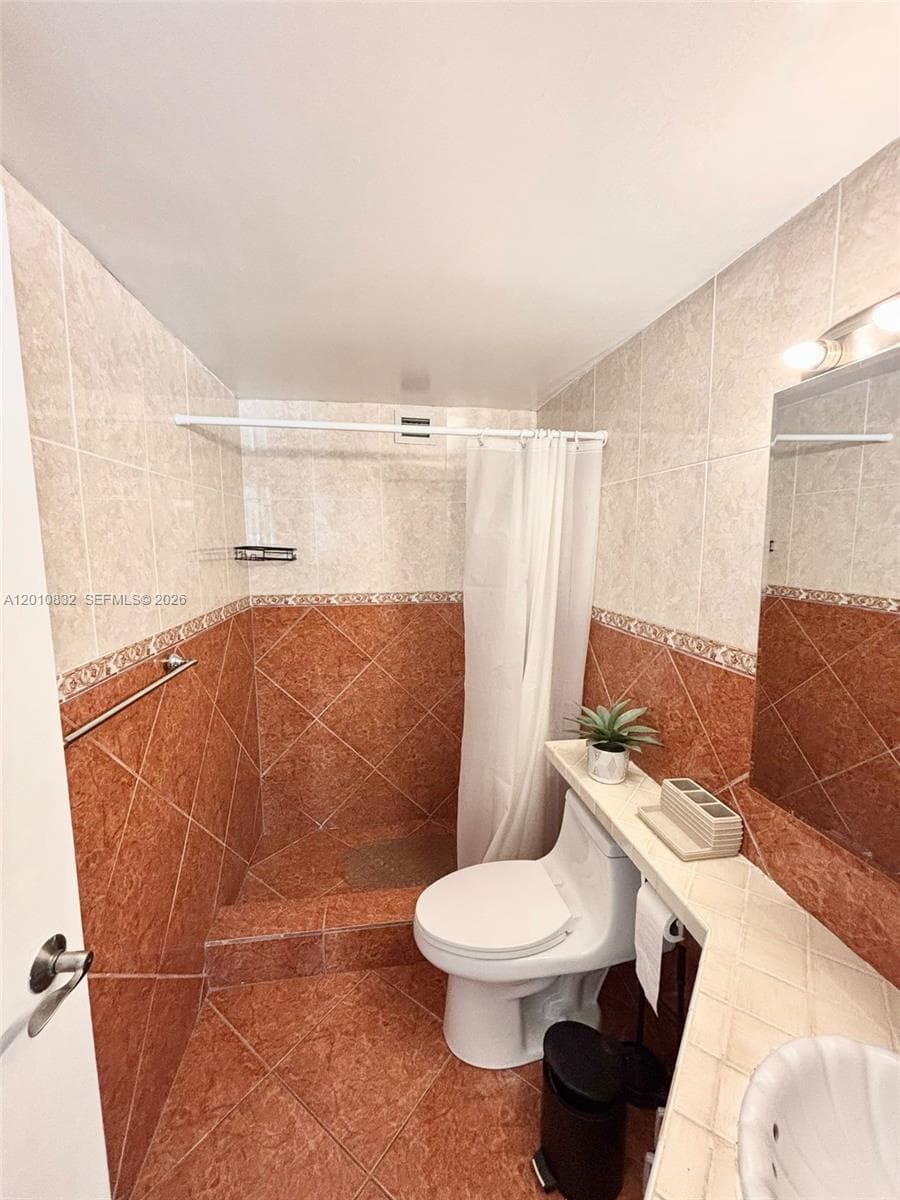 905 Brickell Bay Dr # 1824, Miami FL 33131 — 18