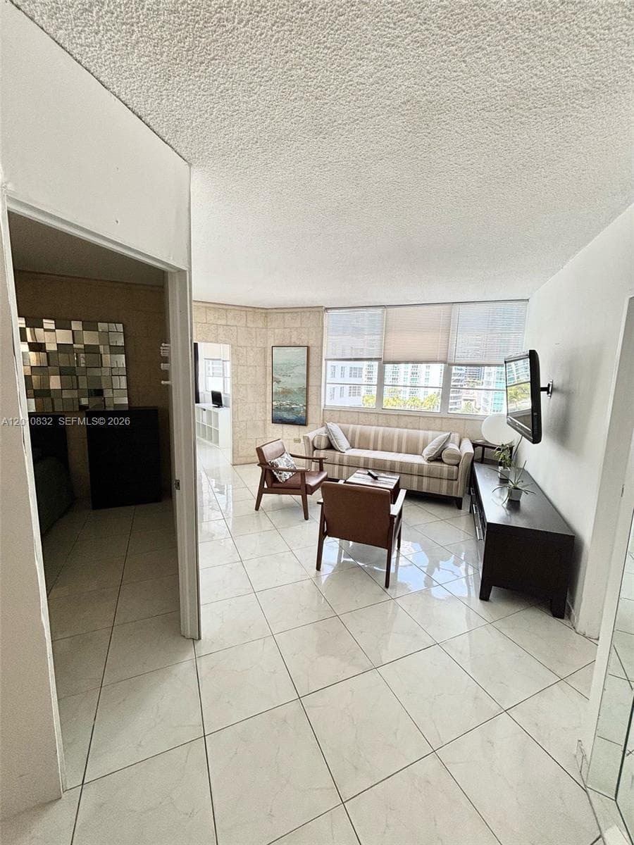 905 Brickell Bay Dr # 1824, Miami FL 33131 — 11