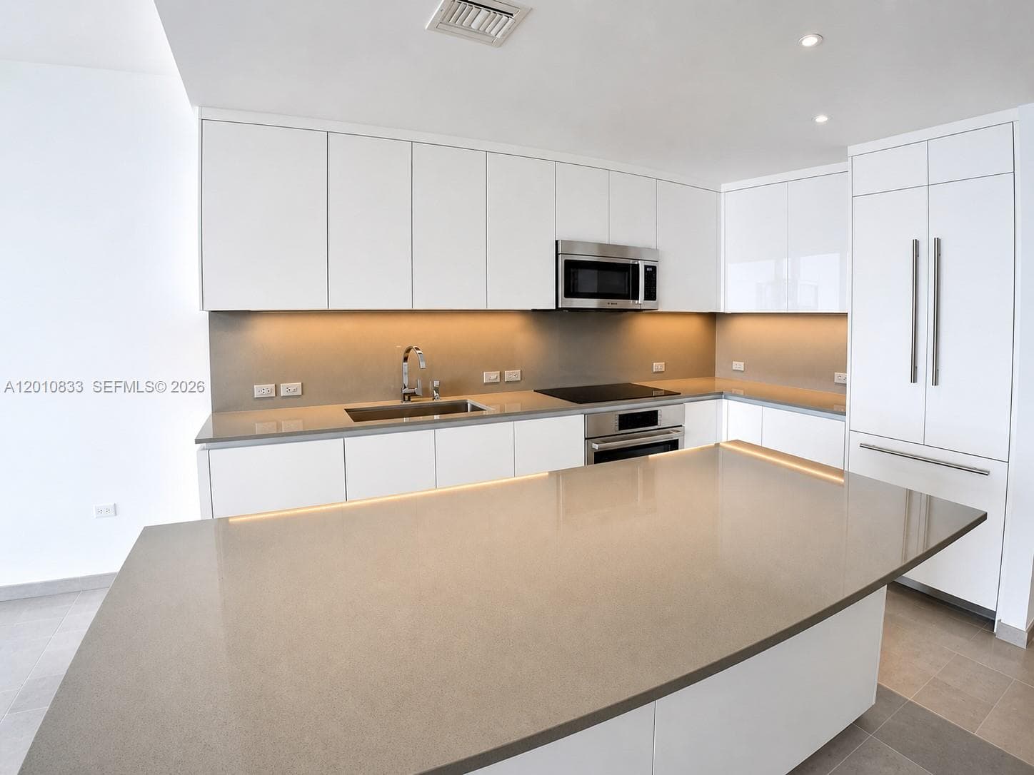 88 SW 7th St # 2206, Miami FL 33130 — 9
