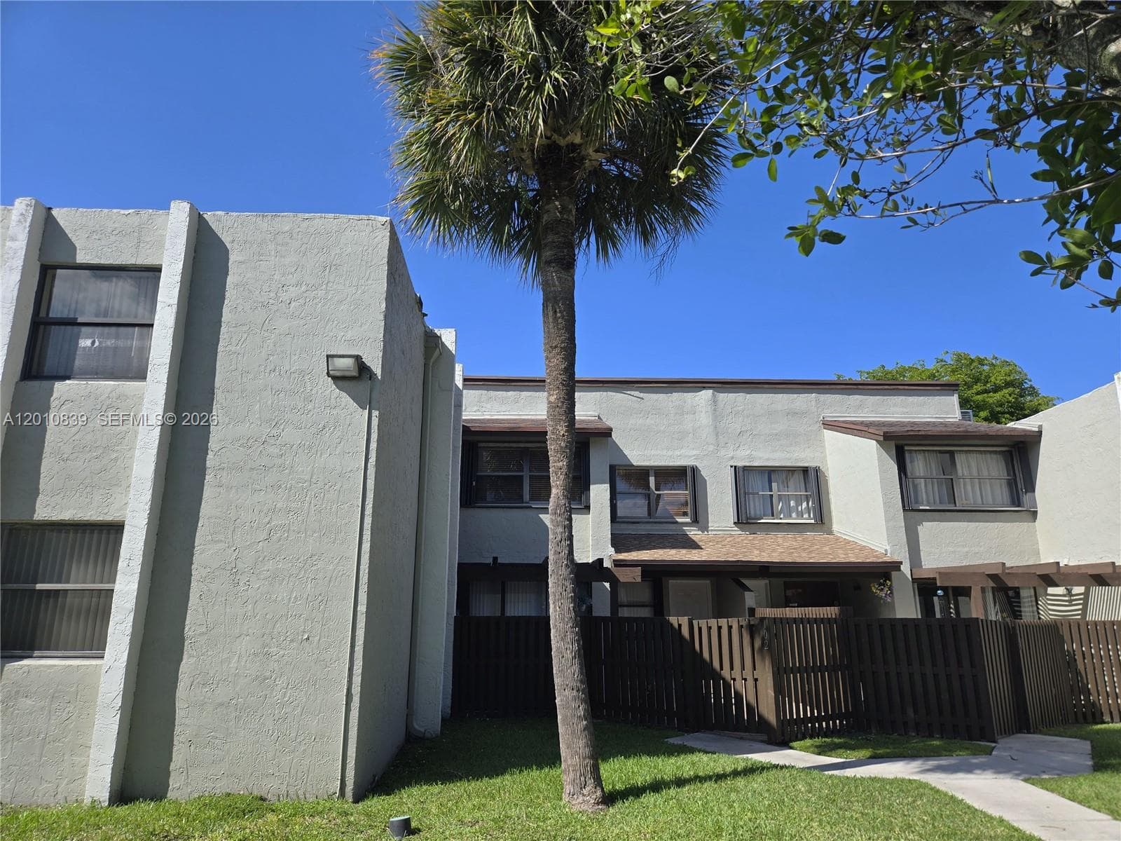 10020 NW 9th St Cir # 102, Miami FL 33172 — 1