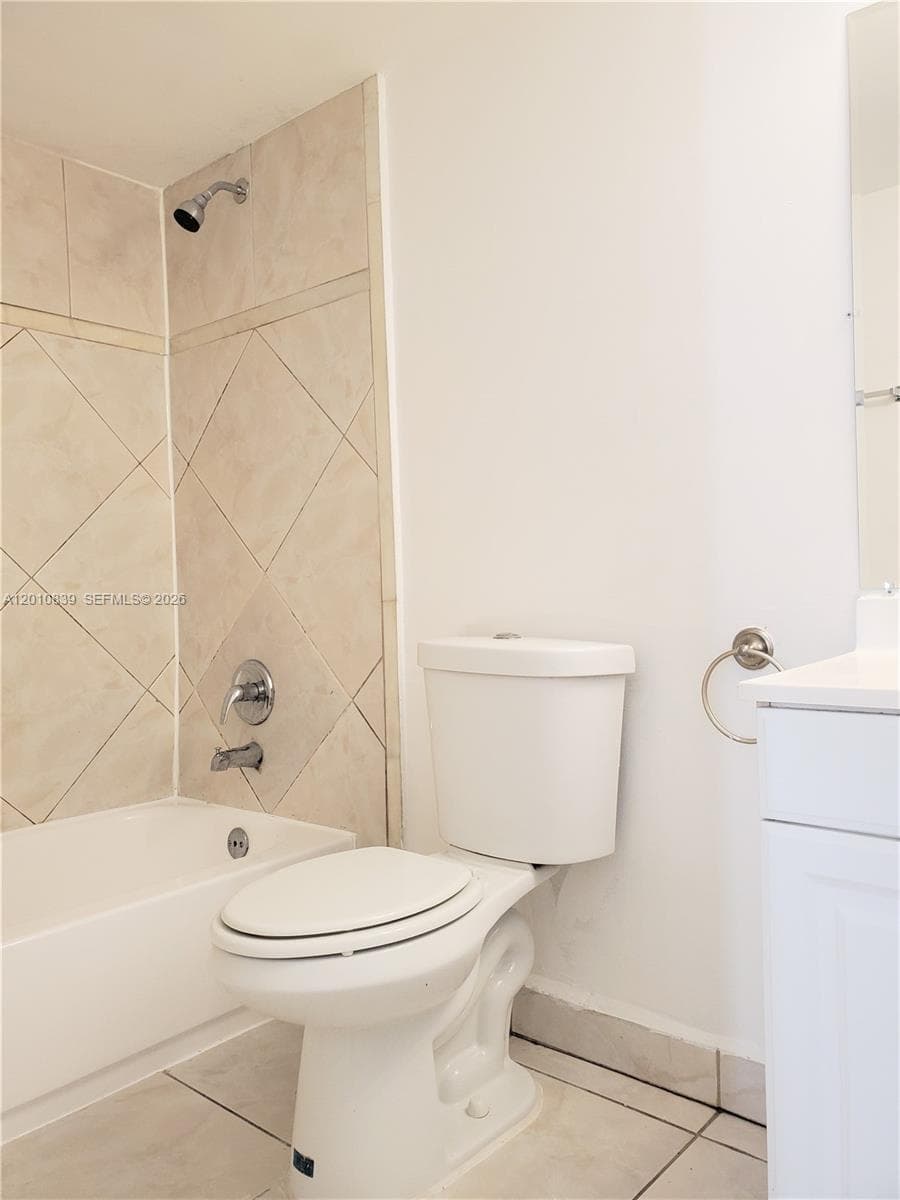 10020 NW 9th St Cir # 102, Miami FL 33172 — 10