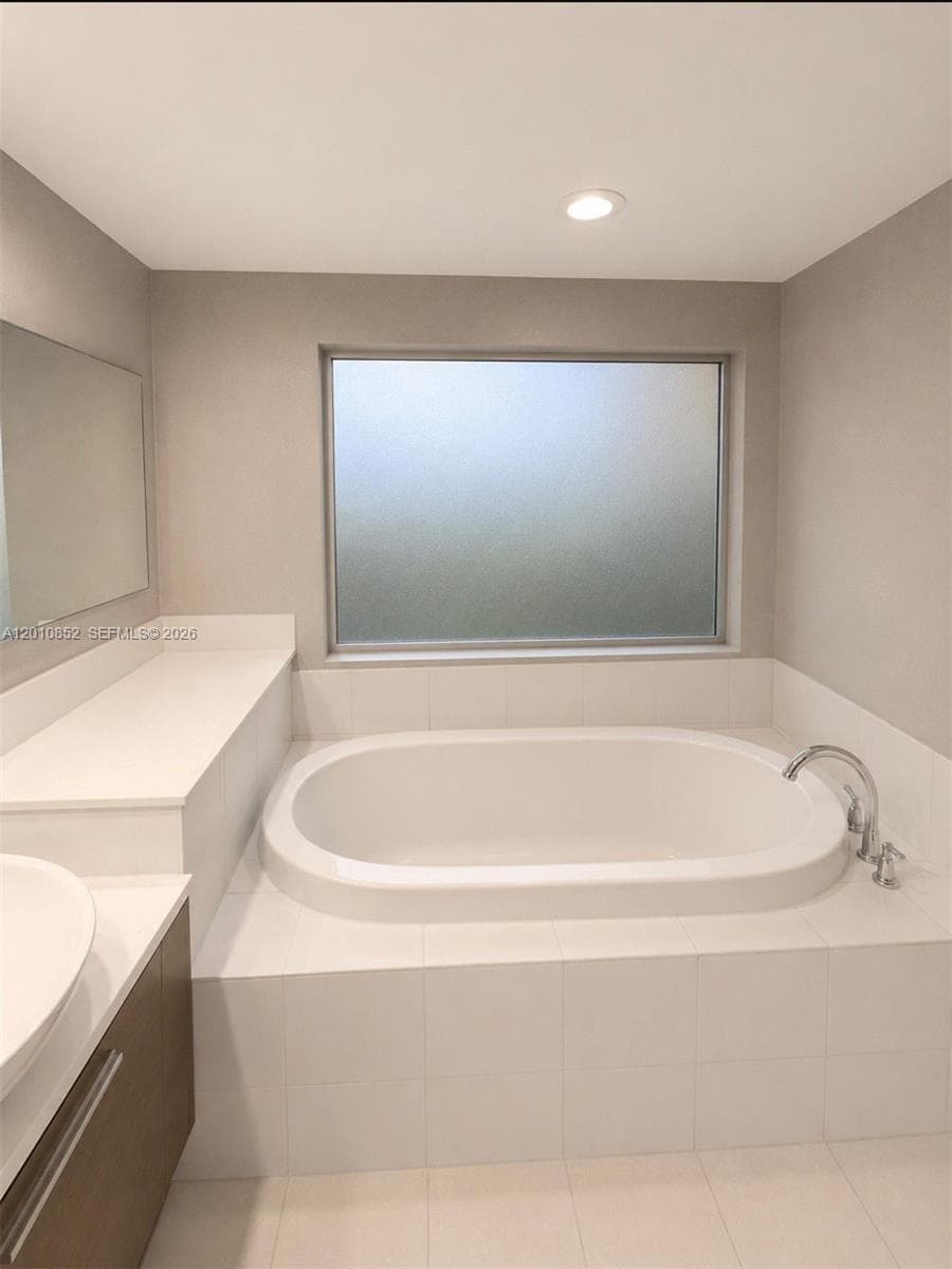 2950 NE 188th St # 406, Aventura FL 33180 — 17