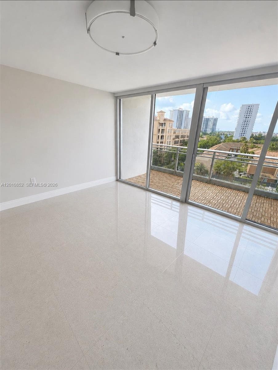 2950 NE 188th St # 406, Aventura FL 33180 — 5
