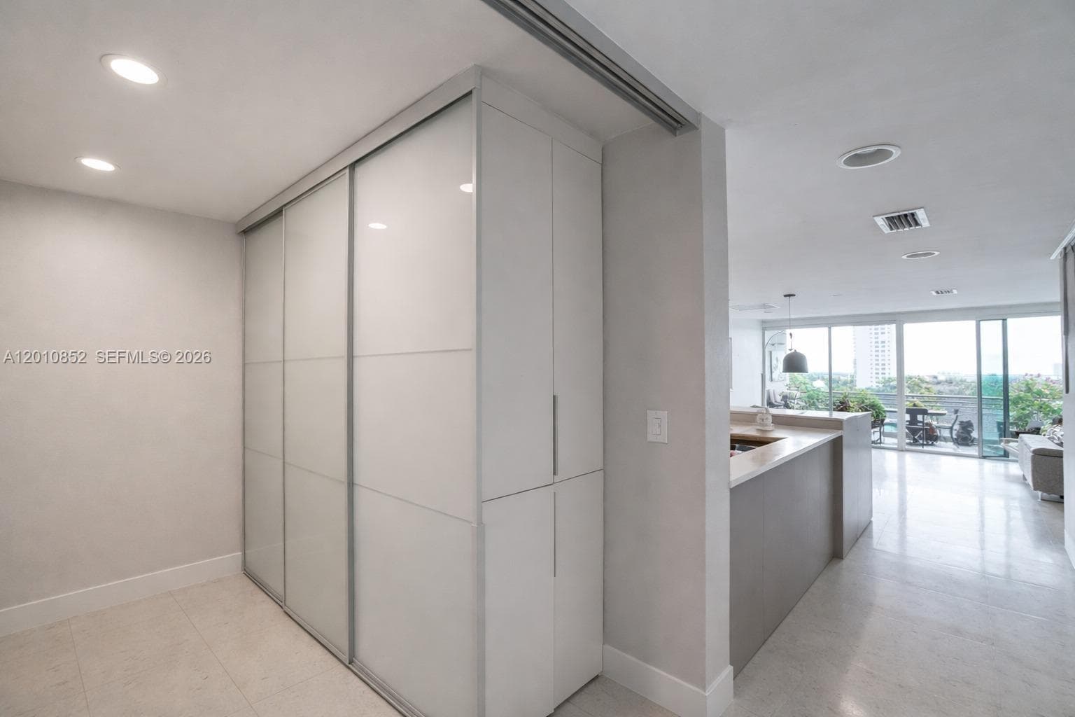 2950 NE 188th St # 406, Aventura FL 33180 — 9