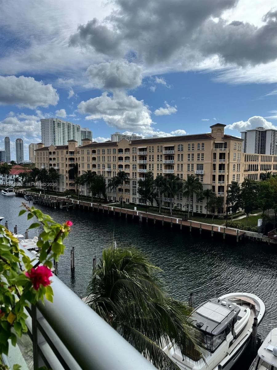 2950 NE 188th St # 406, Aventura FL 33180 — 29