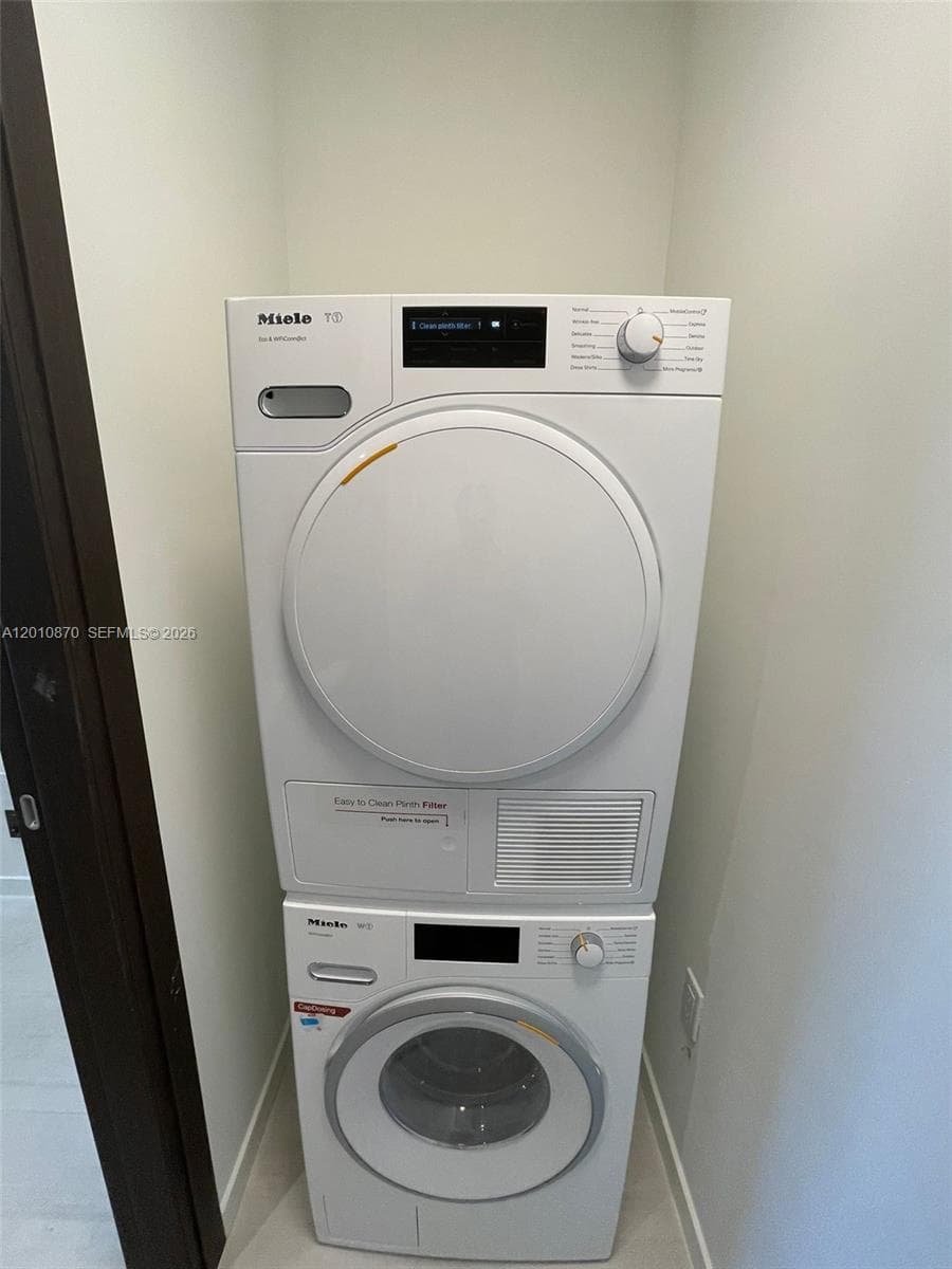 1000 Brickell Plaza # 5908, Miami FL 33131 — 21