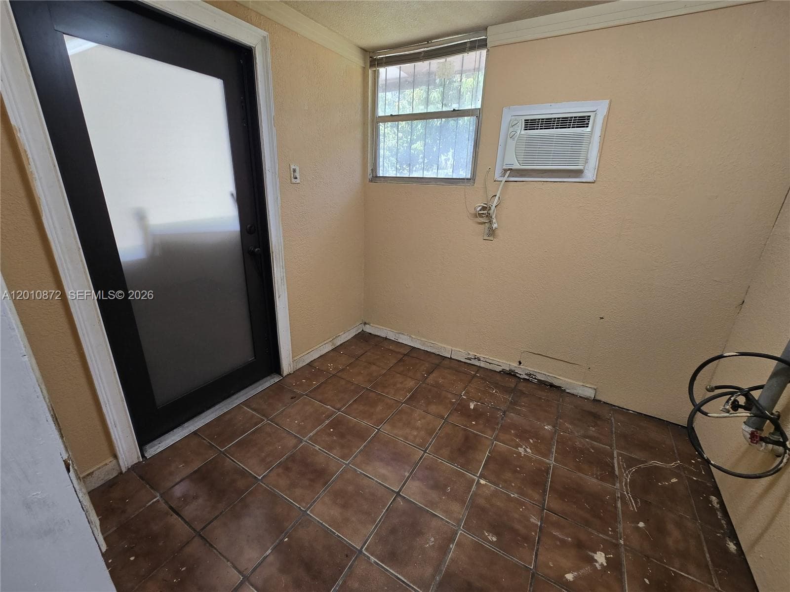 1051 E 18th St, Hialeah FL 33013 — 27