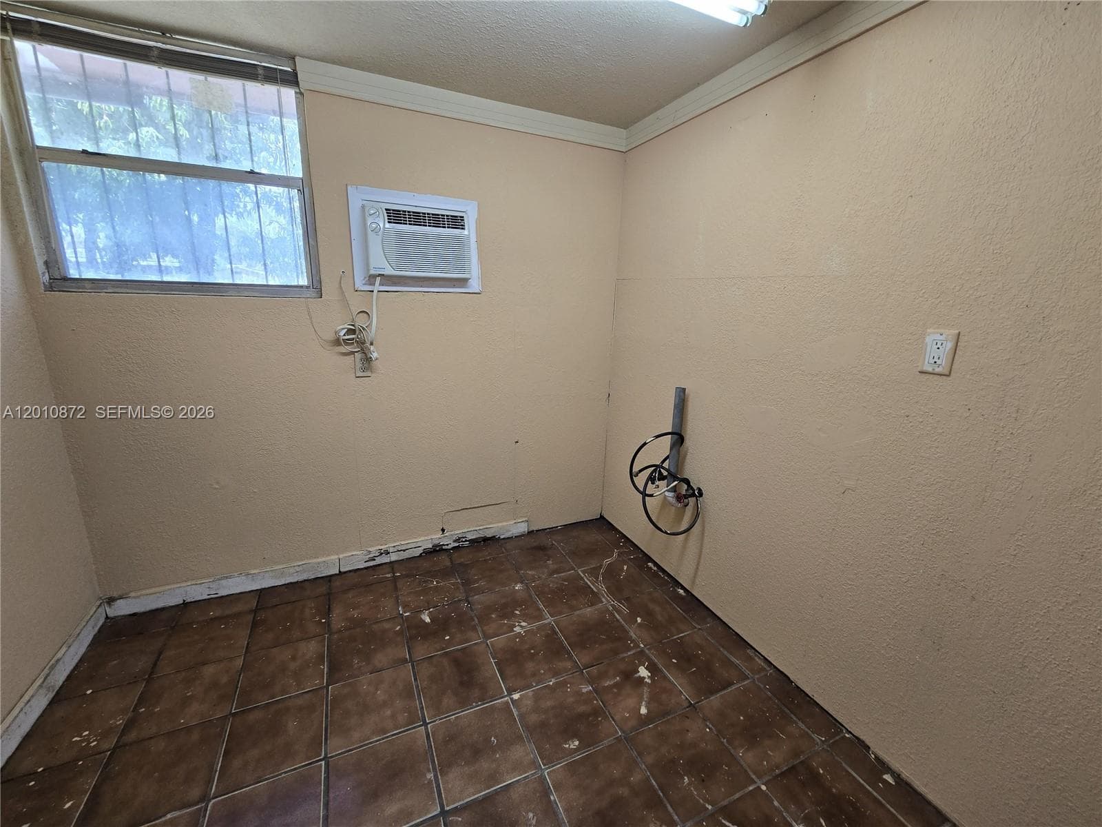 1051 E 18th St, Hialeah FL 33013 — 26