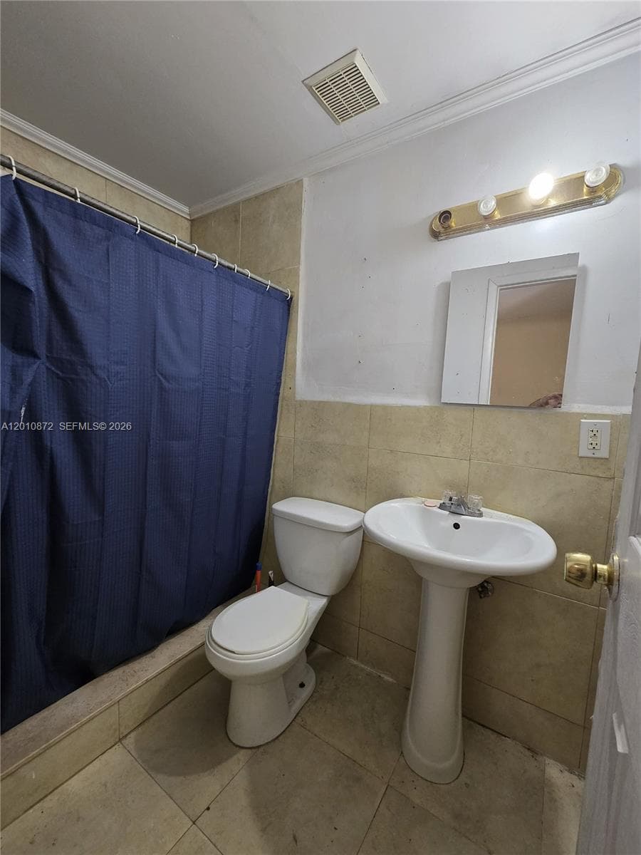 1051 E 18th St, Hialeah FL 33013 — 22