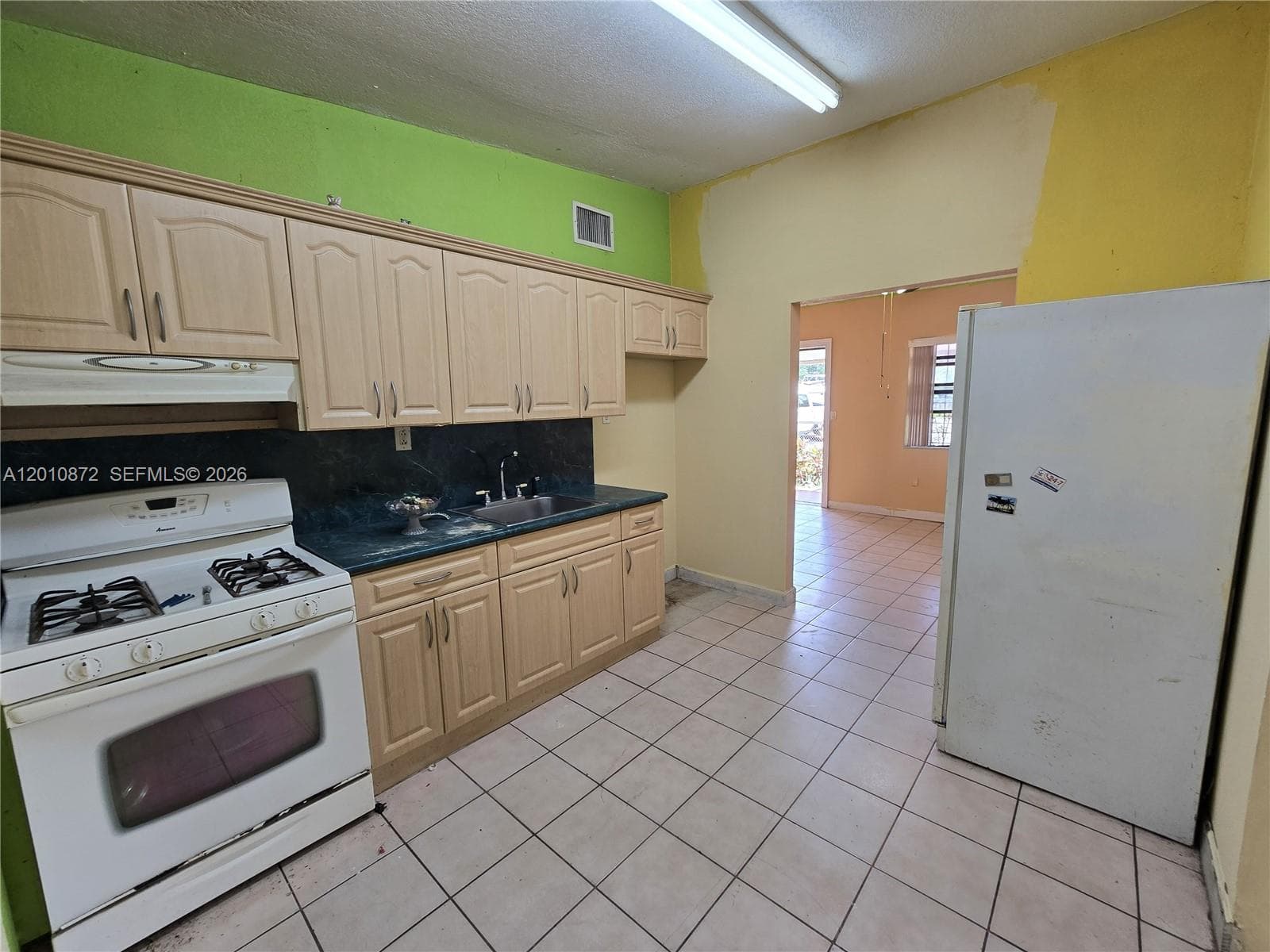 1051 E 18th St, Hialeah FL 33013 — 14