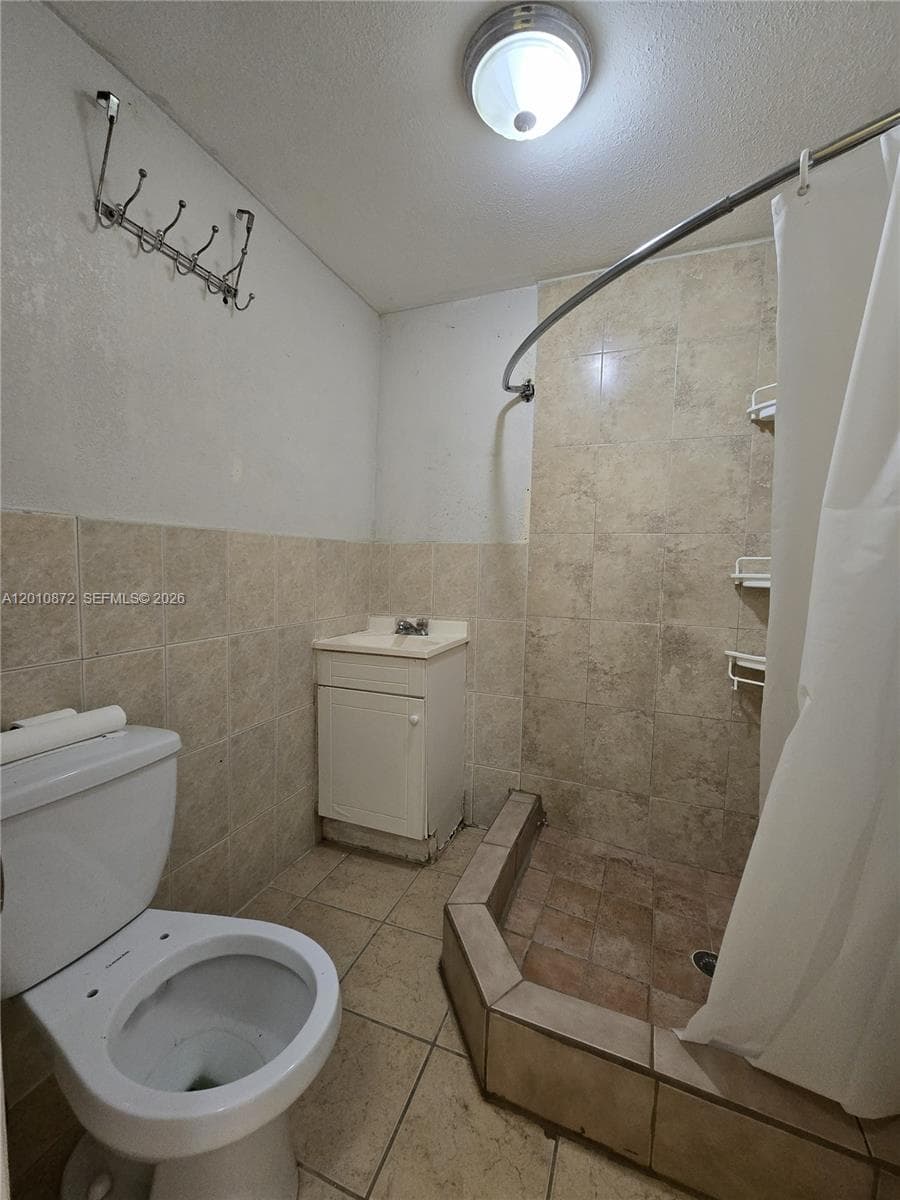 1051 E 18th St, Hialeah FL 33013 — 18