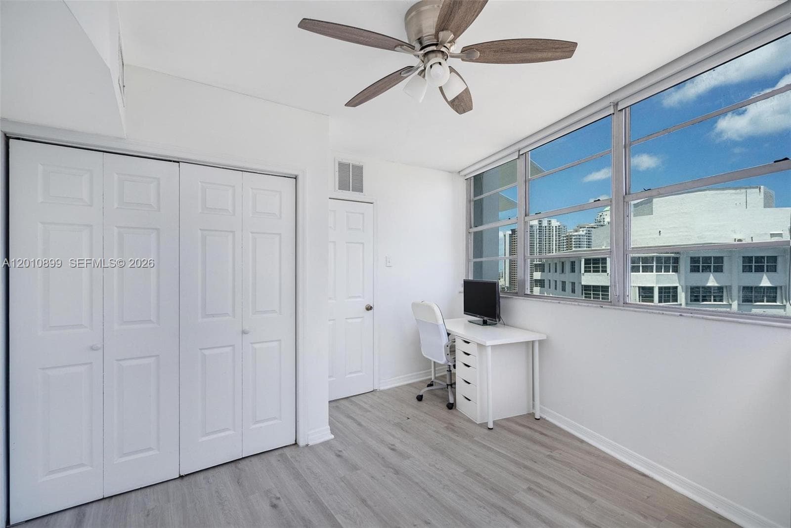 825 Brickell Bay Dr # 2042, Miami FL 33131 — 24