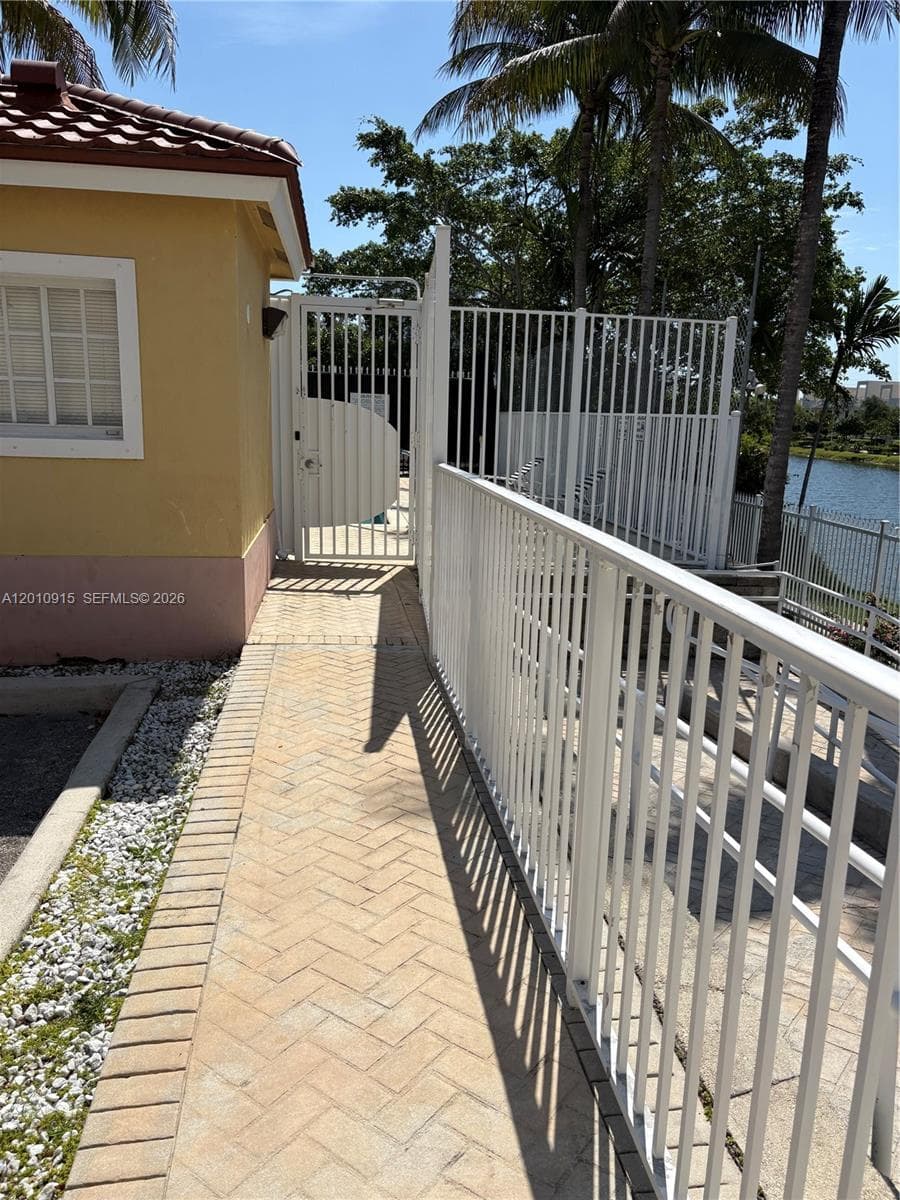 2086 NE 167th St # 108, North Miami Beach FL 33162 — 13