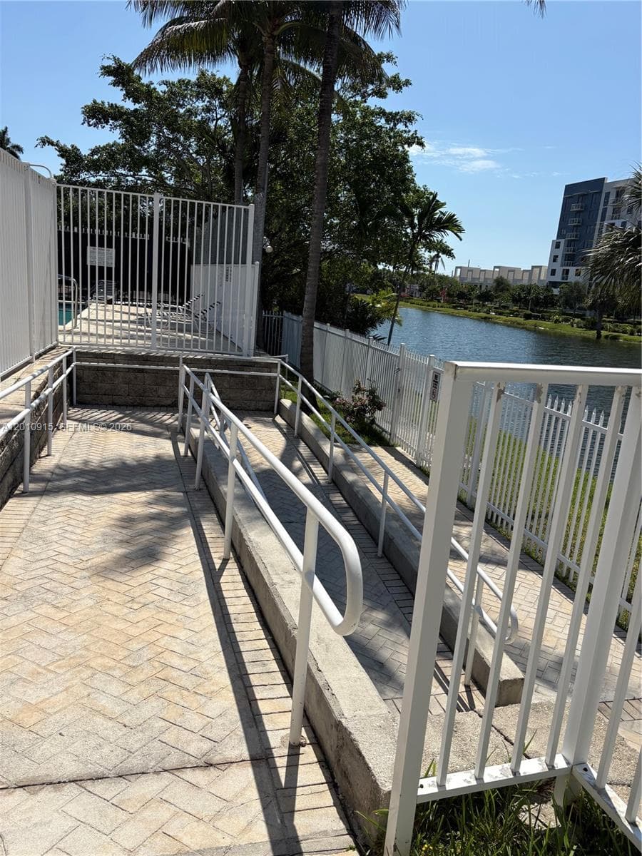 2086 NE 167th St # 108, North Miami Beach FL 33162 — 12