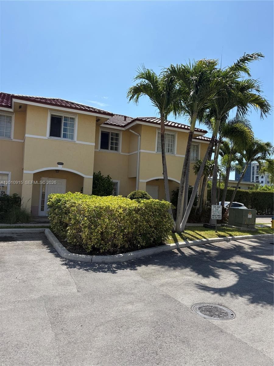 2086 NE 167th St # 108, North Miami Beach FL 33162 — 1
