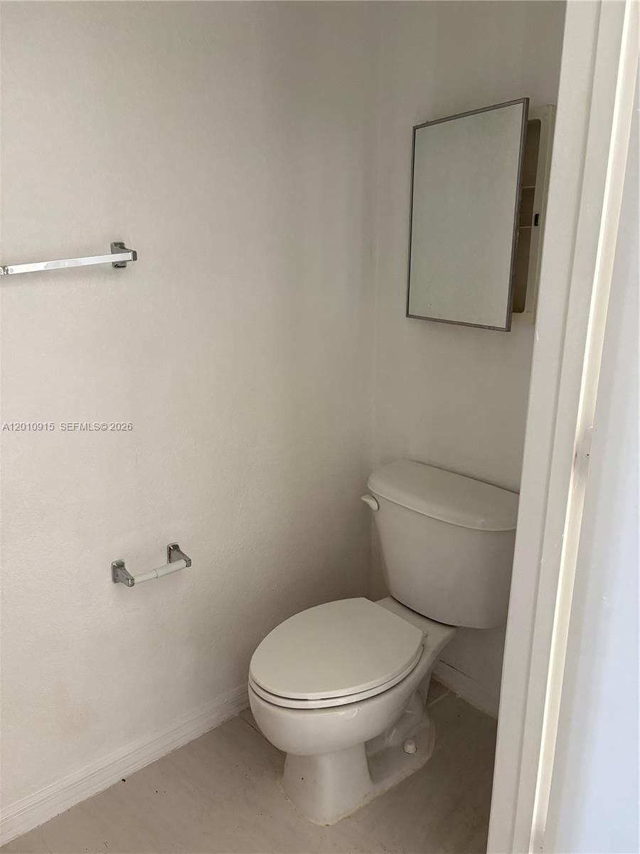 2086 NE 167th St # 108, North Miami Beach FL 33162 — 5