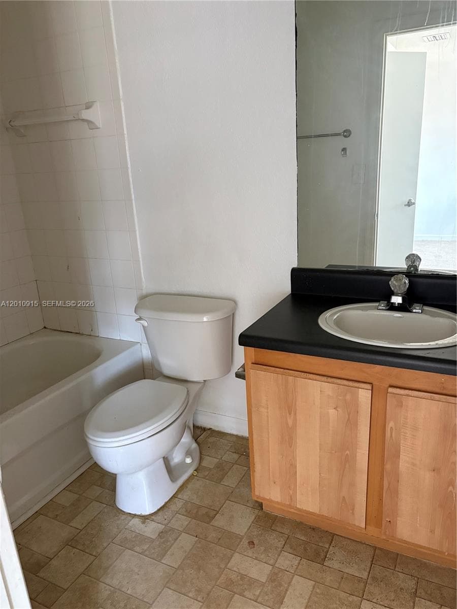 2086 NE 167th St # 108, North Miami Beach FL 33162 — 9
