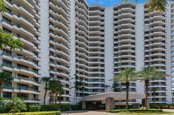 3300 NE 191st St # 1011, Aventura FL 33180 — 1