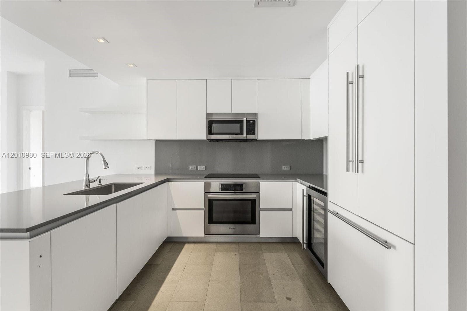 68 SE 6th St # 2304, Miami FL 33131 — 2