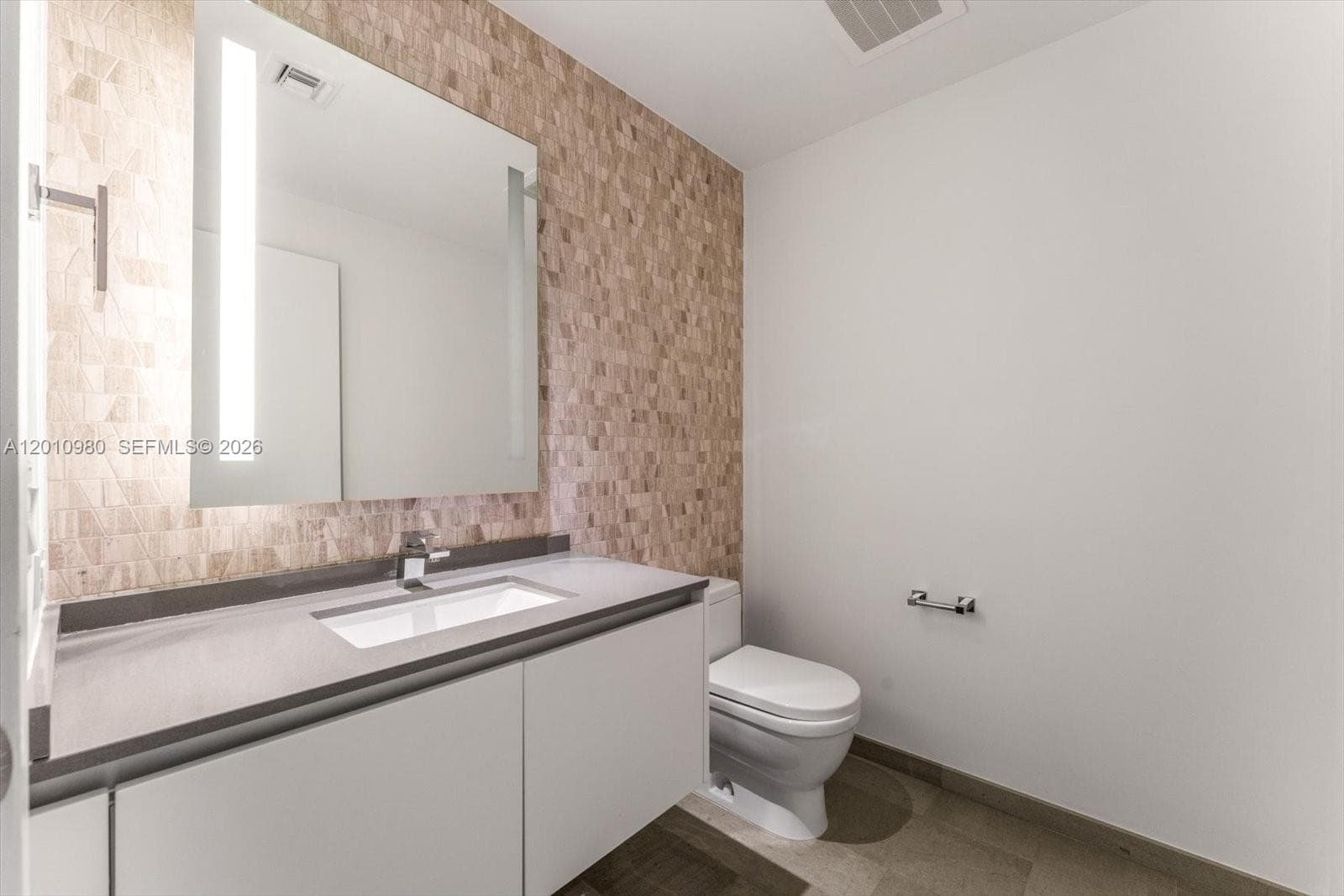 68 SE 6th St # 2304, Miami FL 33131 — 13